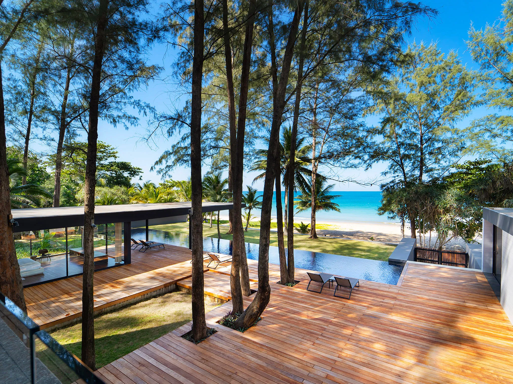 Grand Villa Noi - Sundeck and the pool