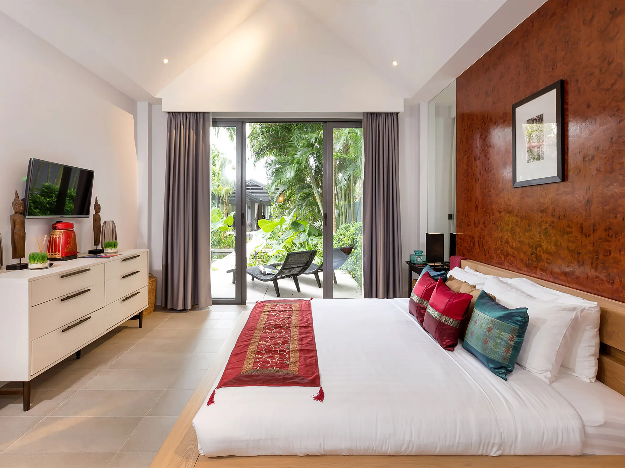 Infinity Blue Phuket - Fancy bedroom setting