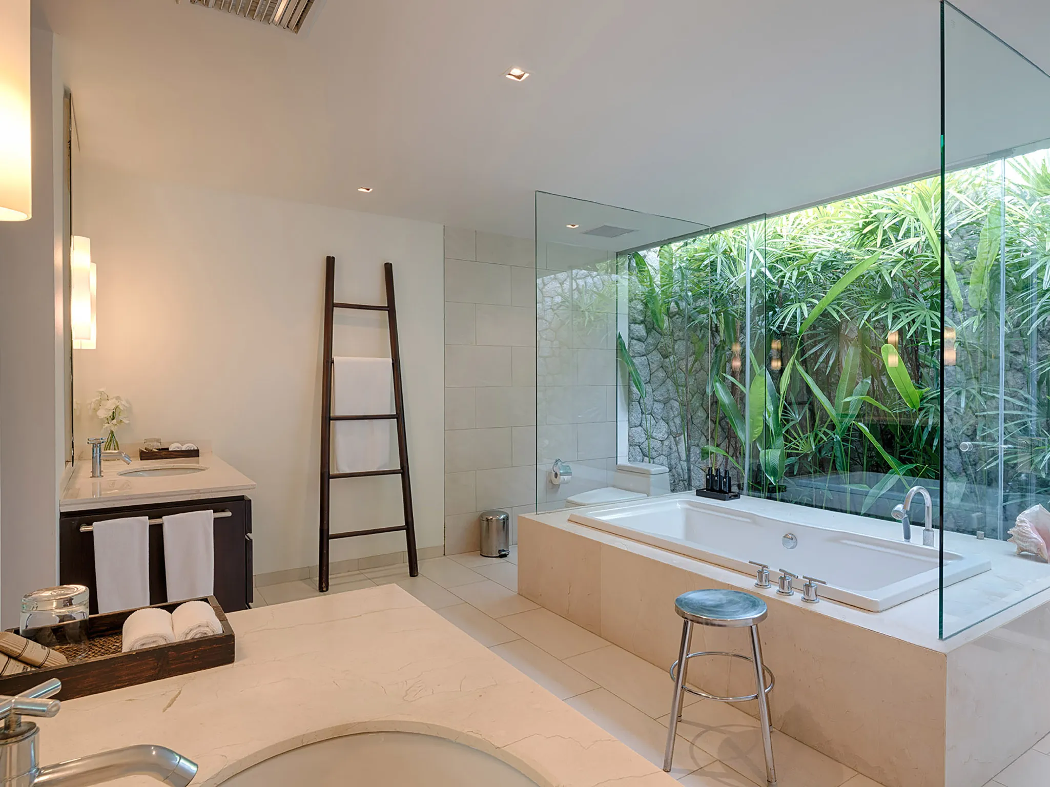 Villa Ananda - Guest suite bathtub