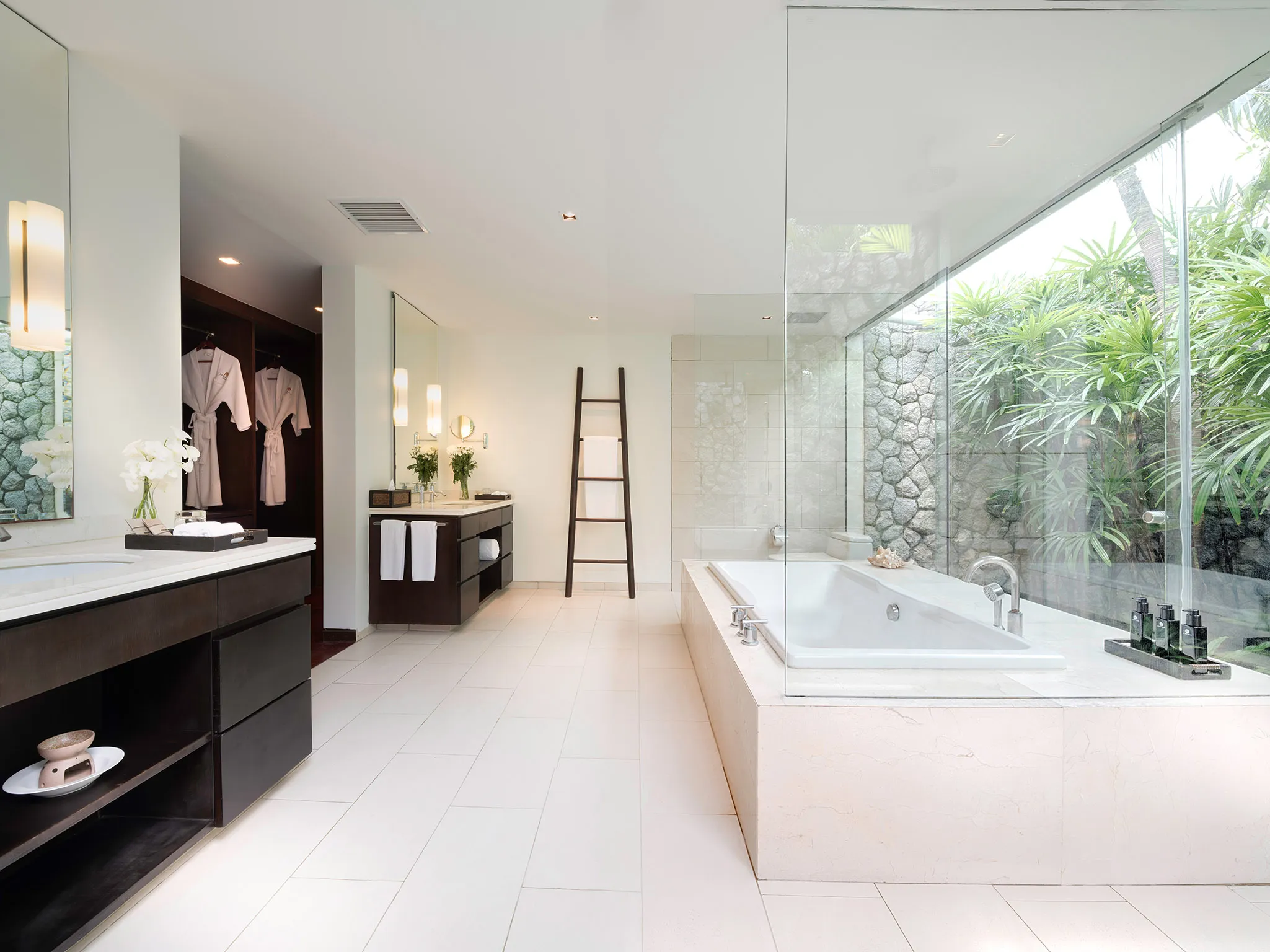 Jivana Beach Villas - Villa Ananda - Bathroom details