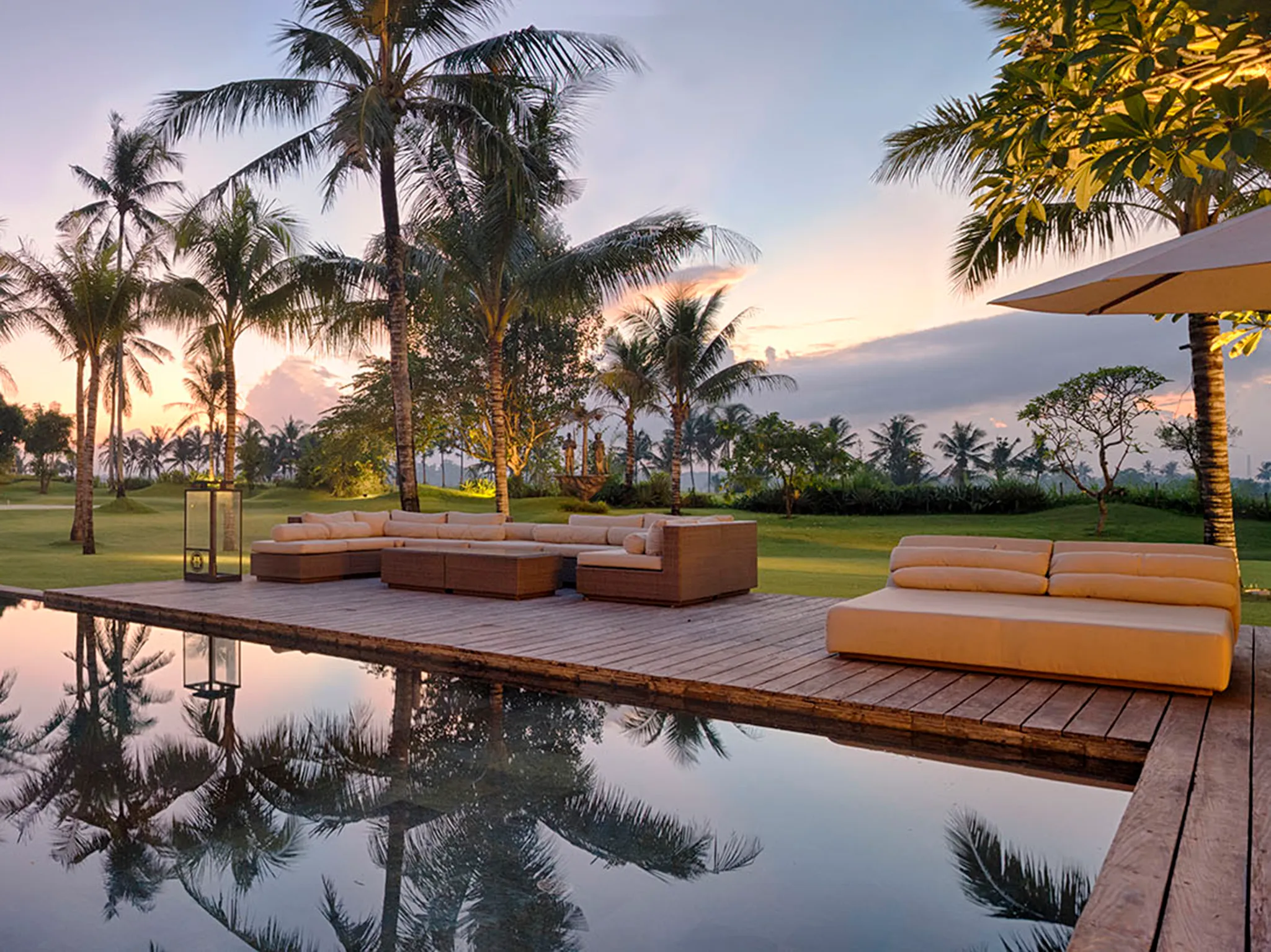 Kaba Kaba Estate - Sunset at the pool deck
