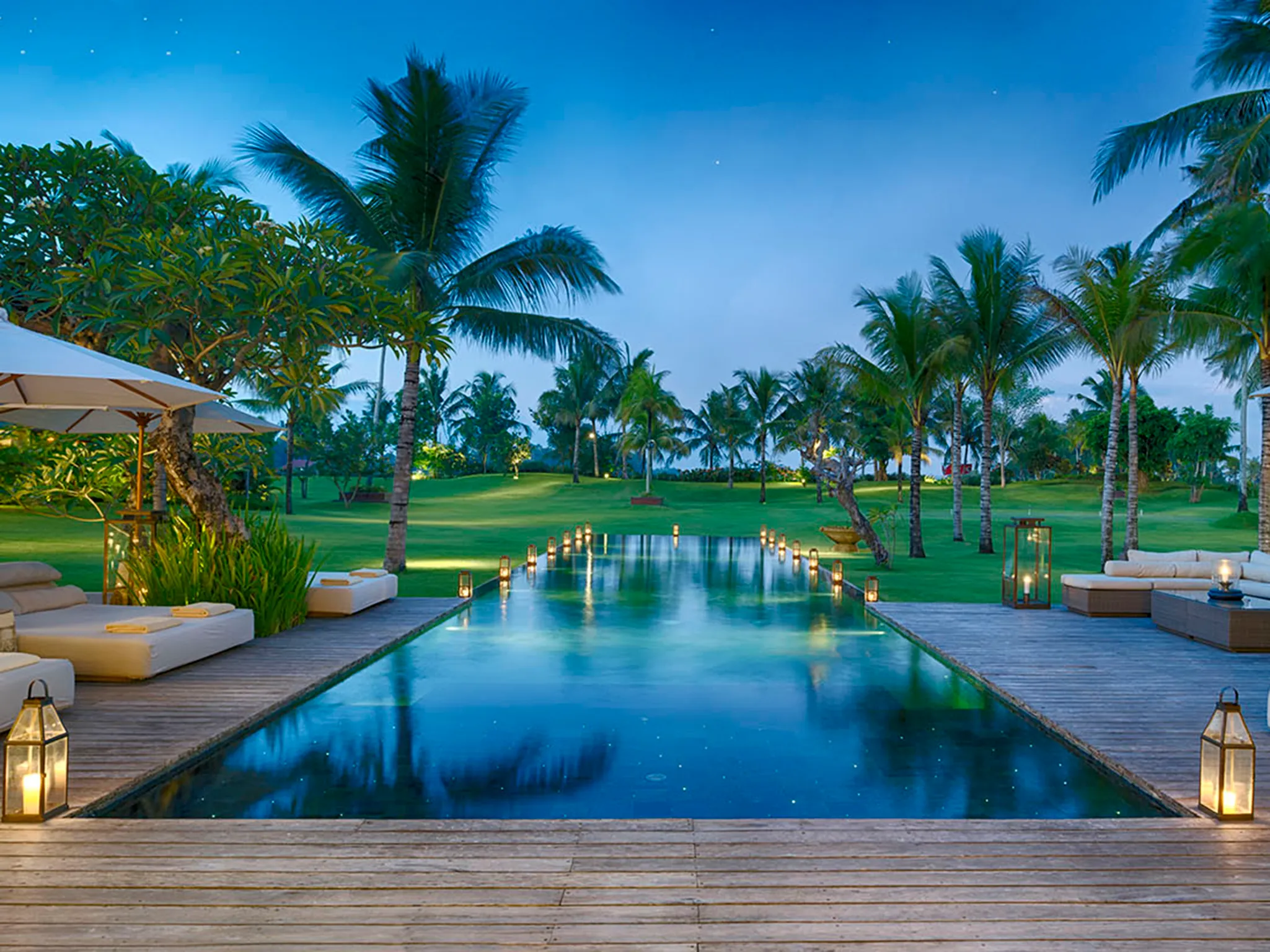 Kaba Kaba Estate - Pool deck at dusk