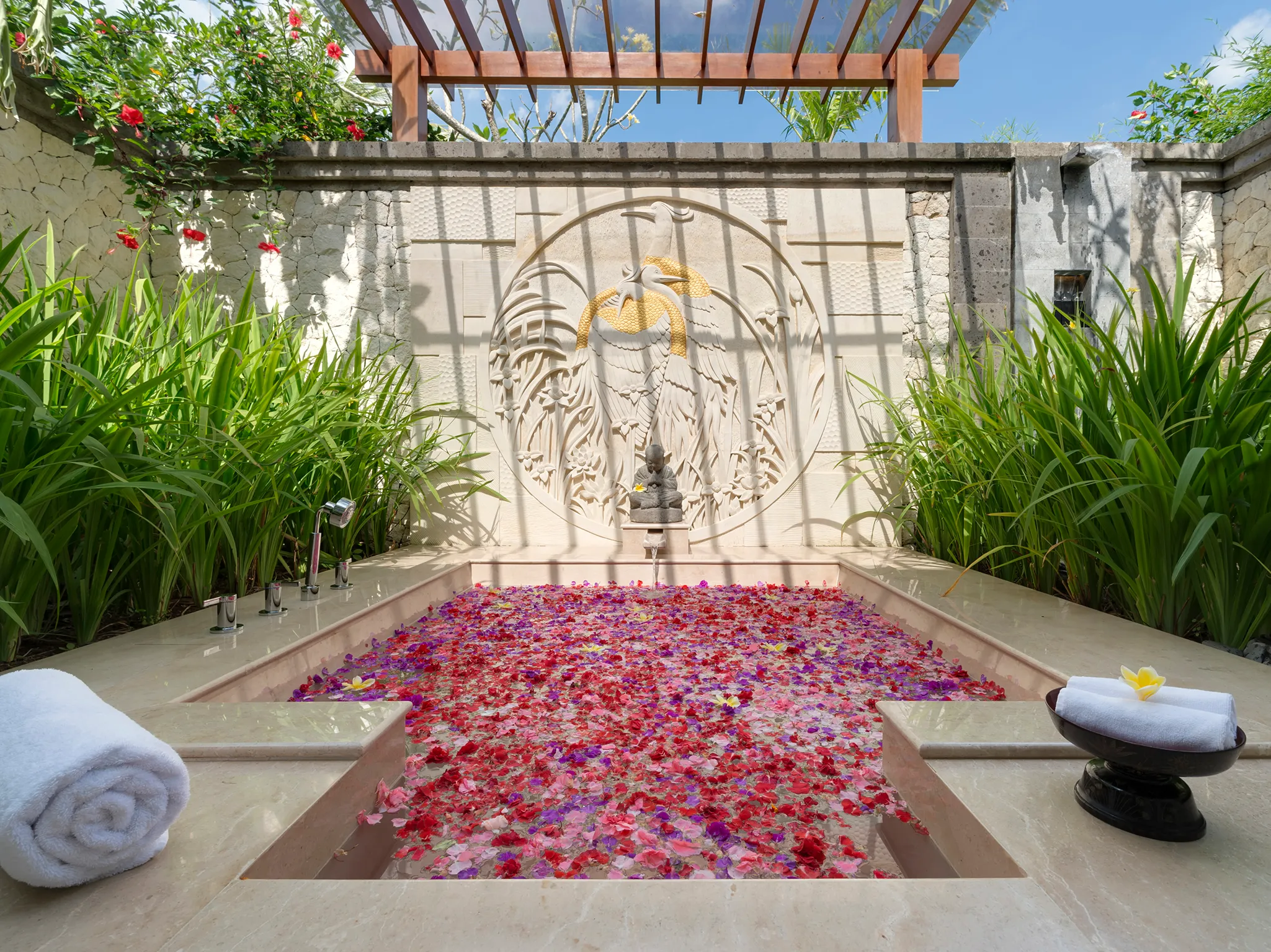 Kaba Kaba Estate - Beringkit (master) bath