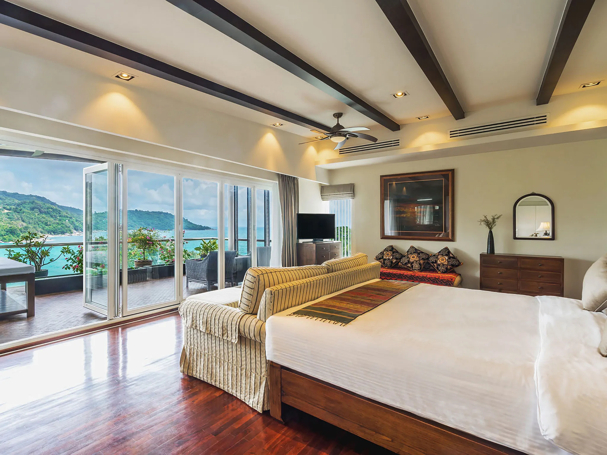 Villa Amanzi - Master bedroom one