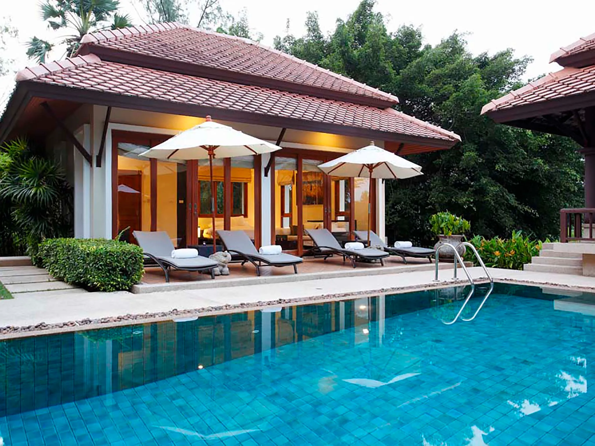 Laguna Waters - Pool deck