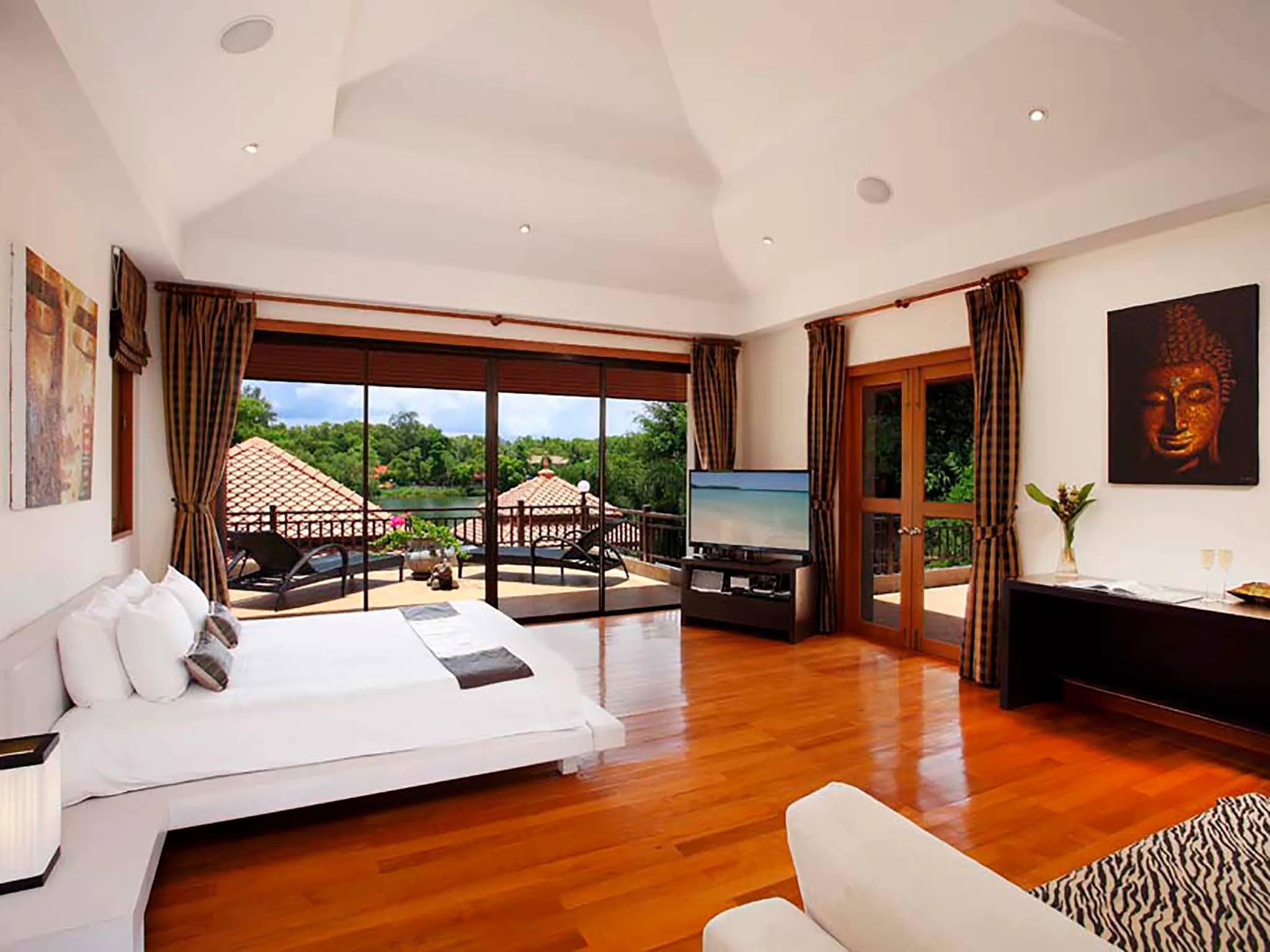 Laguna Waters - Master bedroom