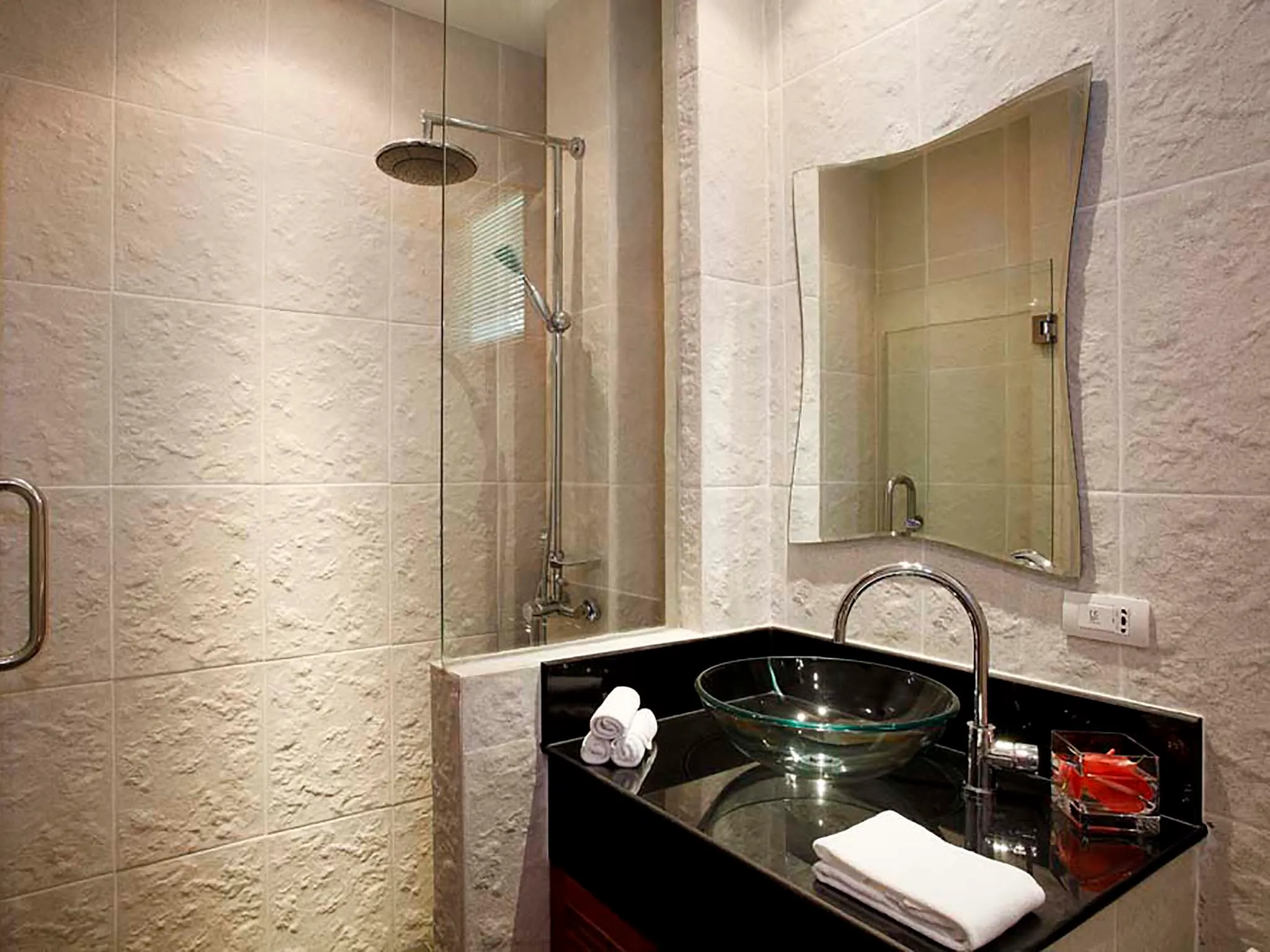 Laguna Waters - Bathroom