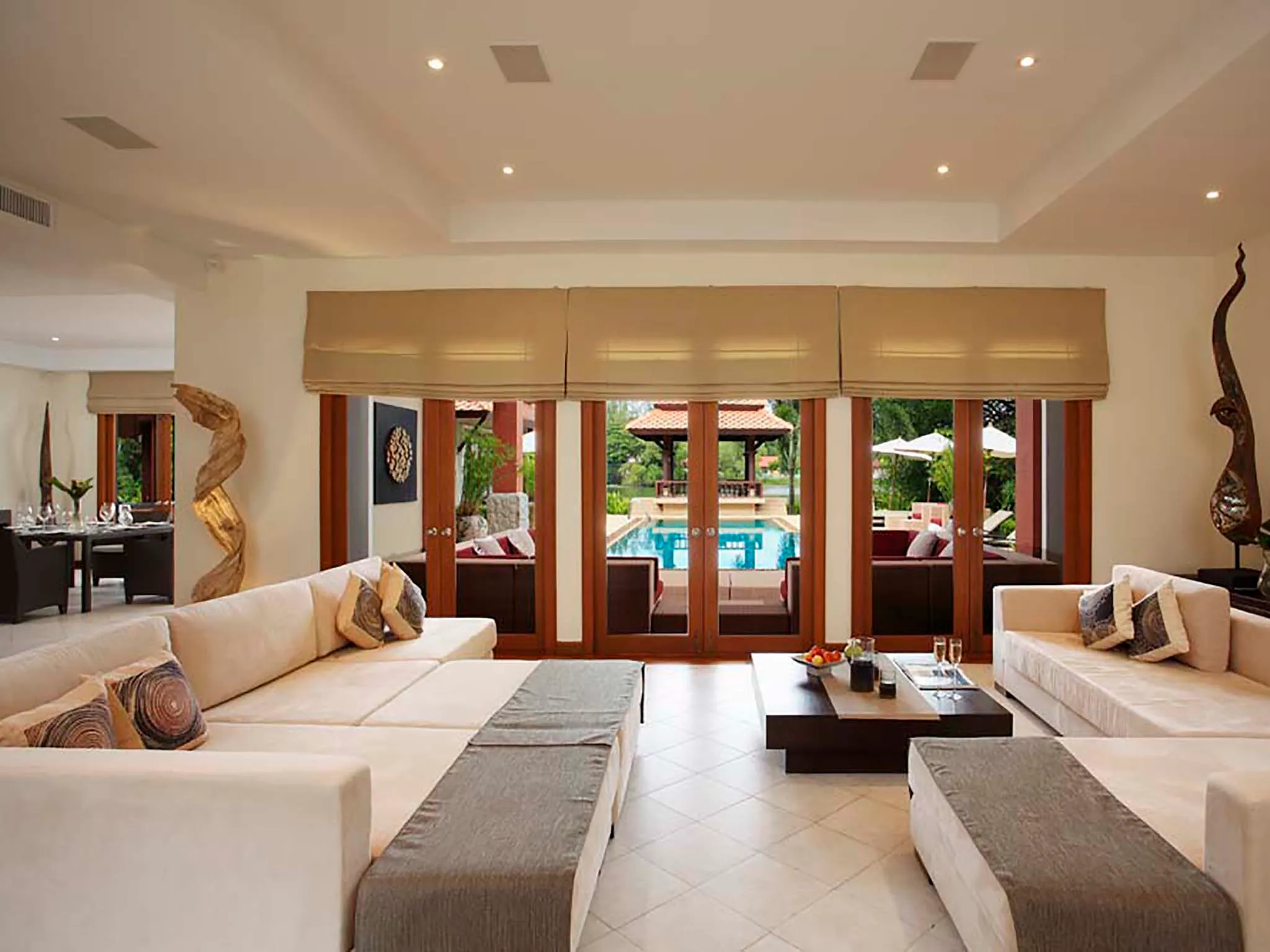 Laguna Waters - Living room layout