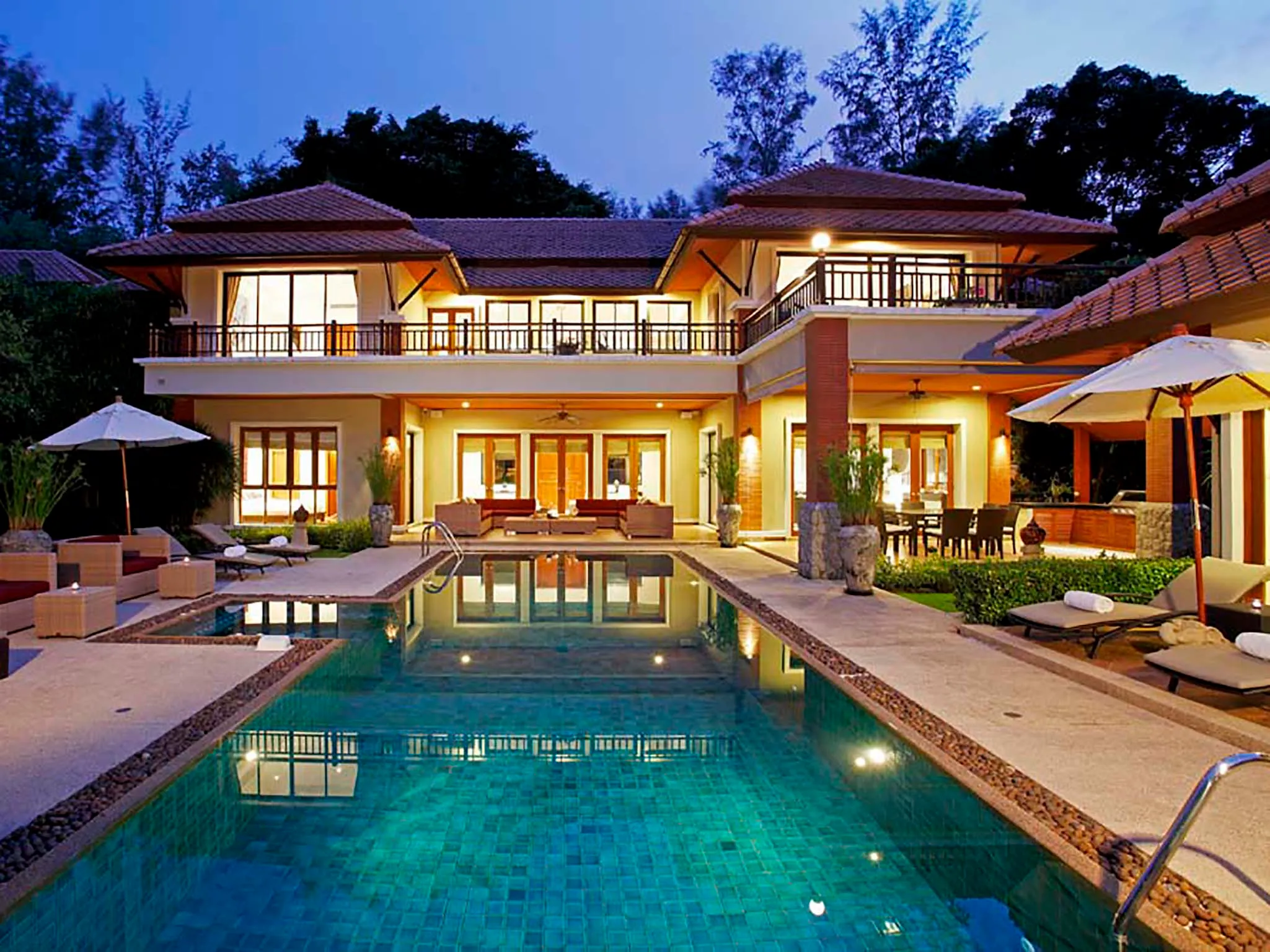Laguna Waters - Villa at night