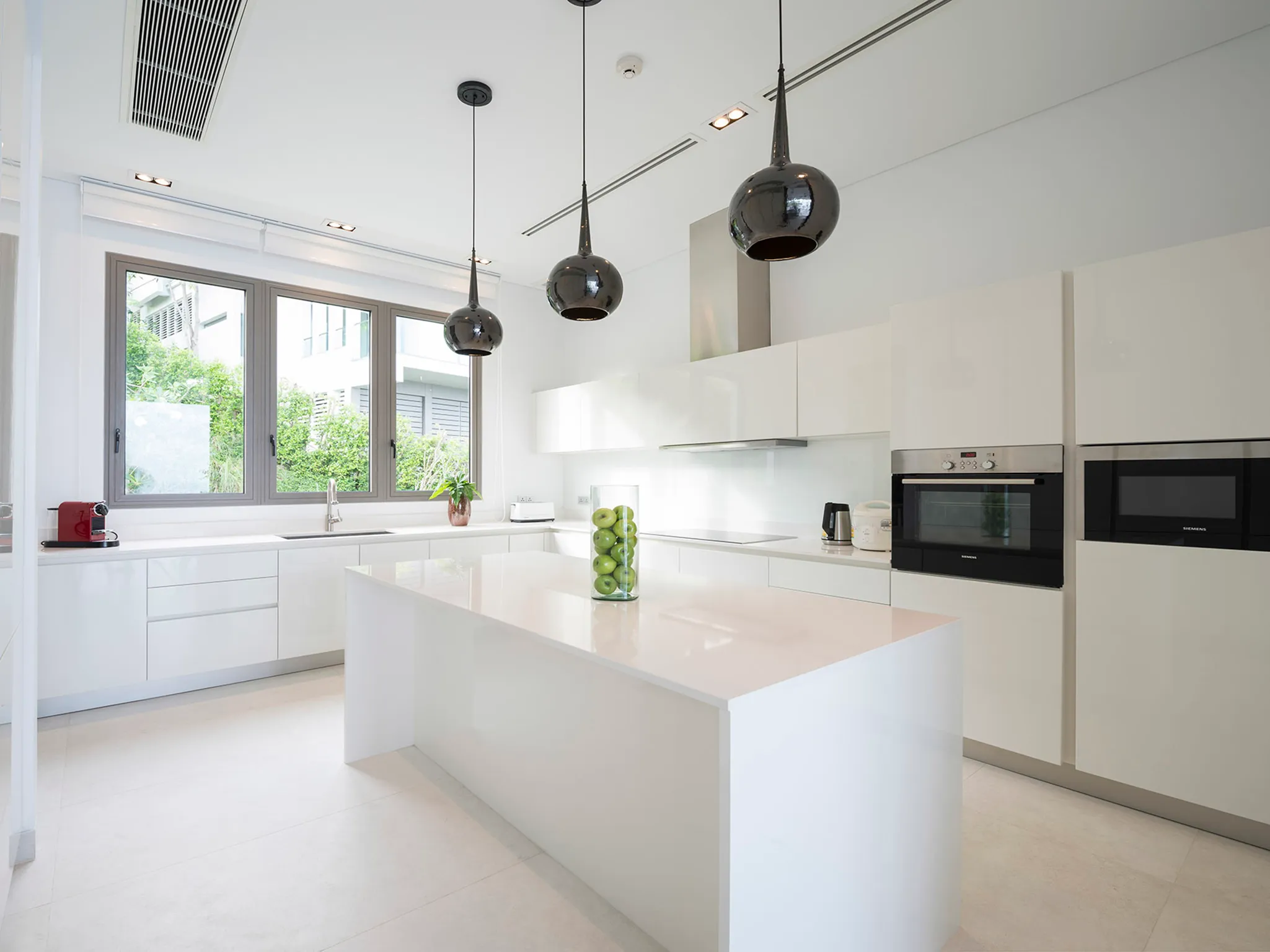 Malaiwana Penthouse - Modern kitchen design