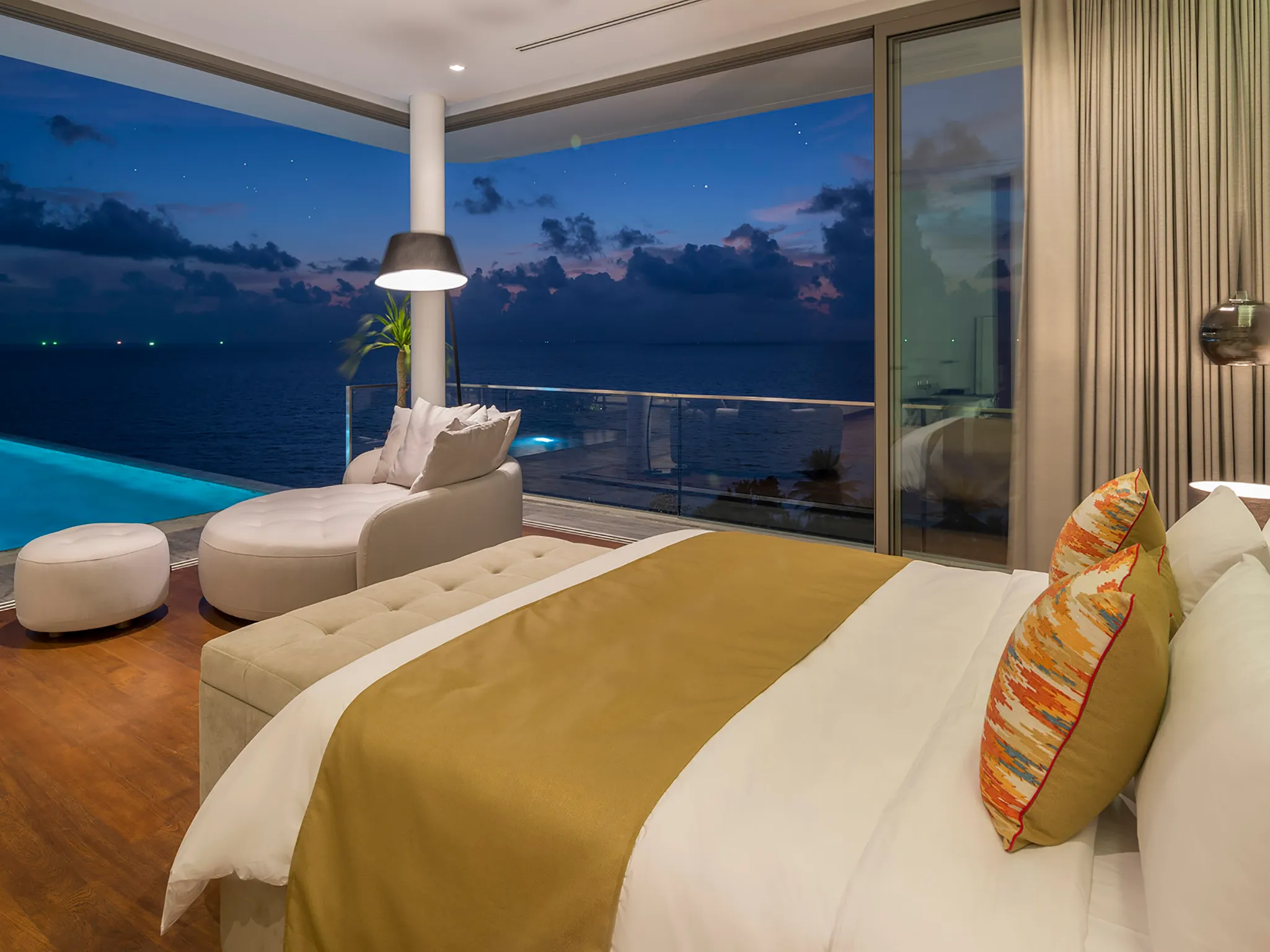 Malaiwana Penthouse - Bedroom night time setting