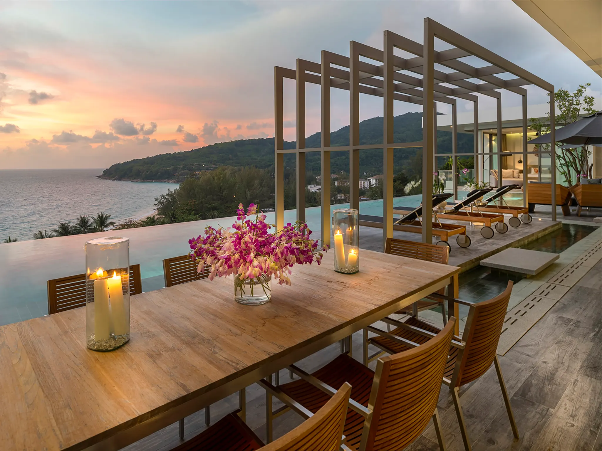 Malaiwana Penthouse - Outdoor dining by the pool