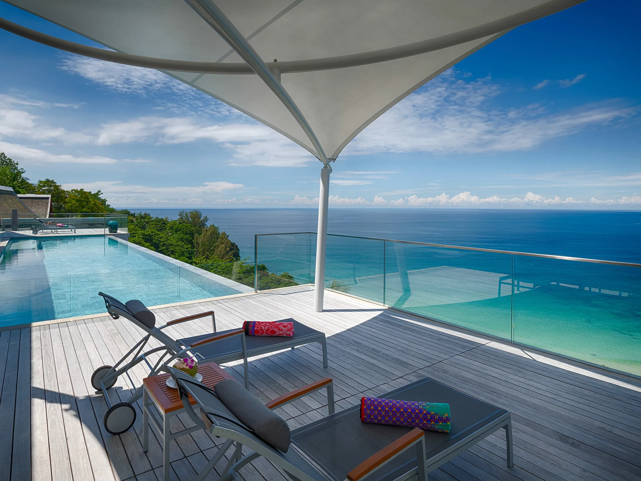 Malaiwana Villa R - Poolside lounging