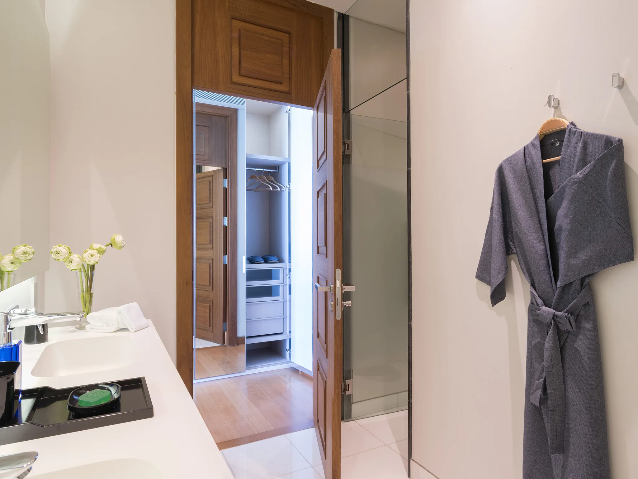 Malaiwana Villa R - Bathroom layout