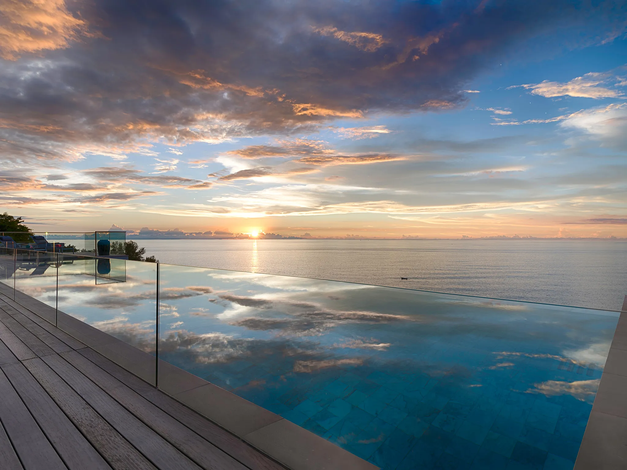 Malaiwana Villa R - Sunset view from pool