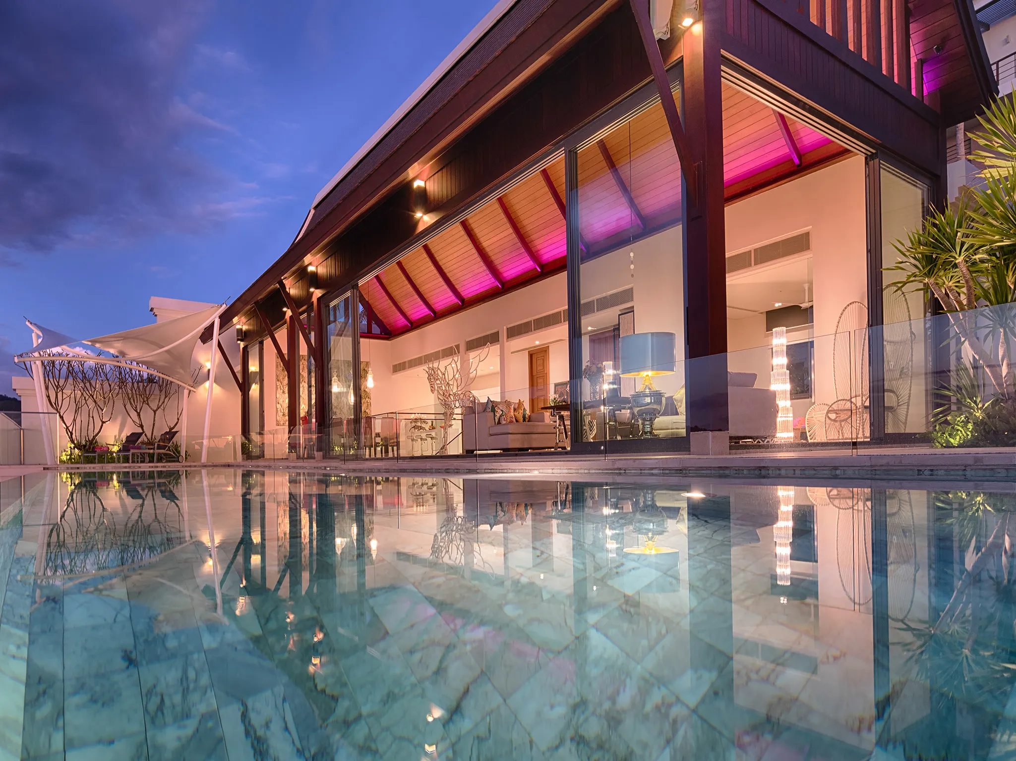 Malaiwana Villa R - Villa at night