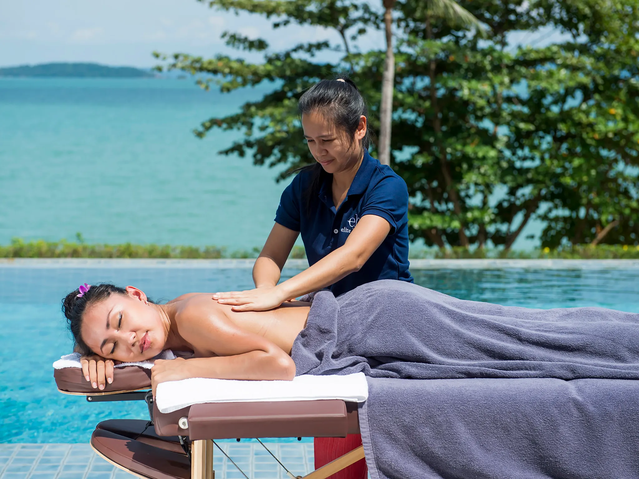Naam Sawan - Poolside massage
