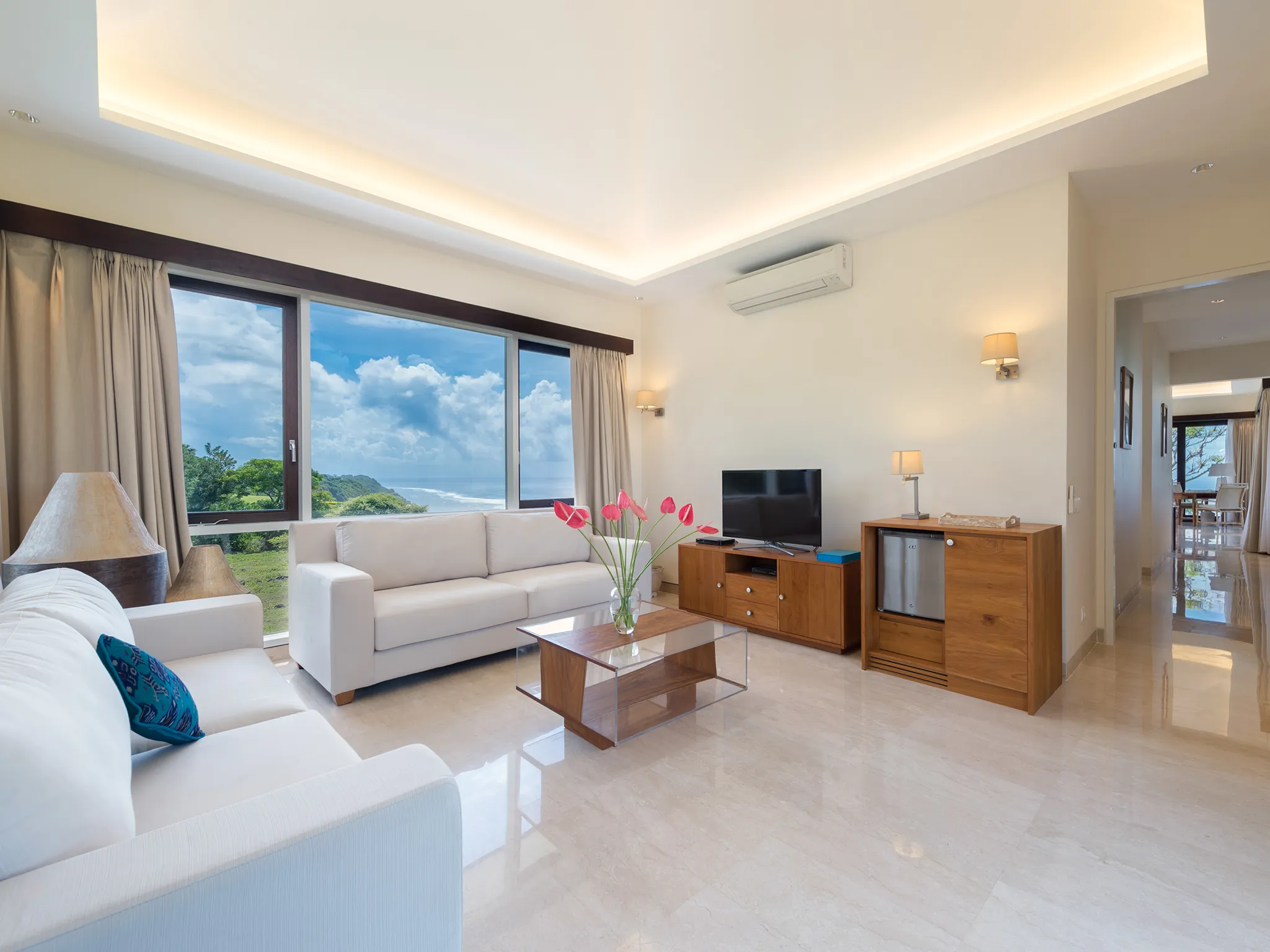 Pandawa Cliff Estate - The Pala - Master bedroom living area