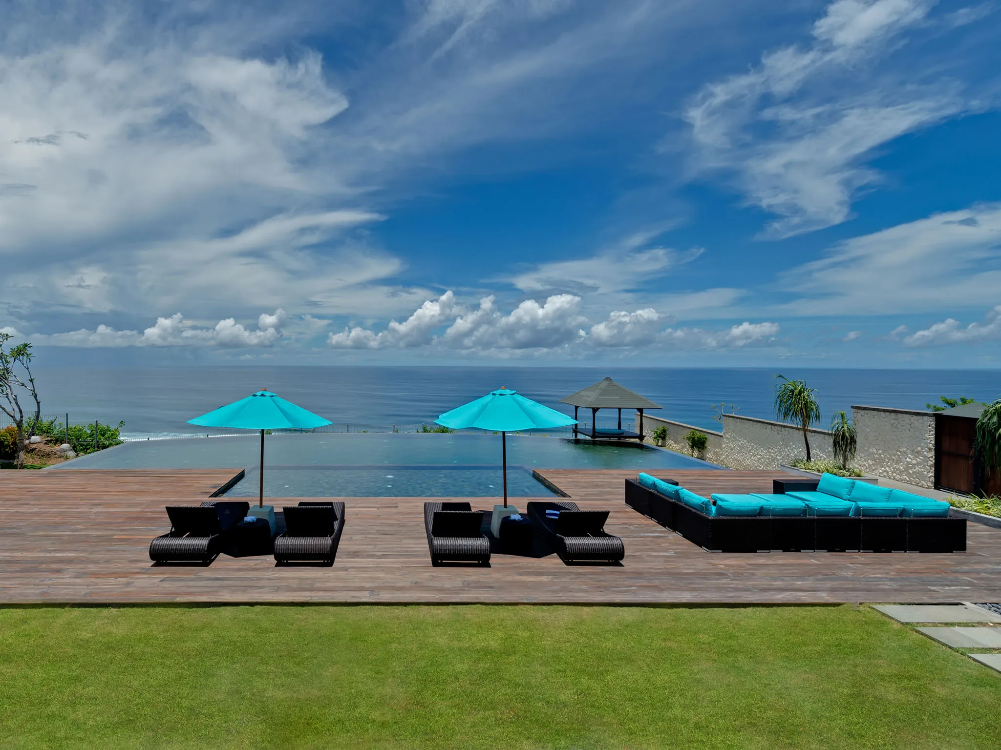 Pandawa Cliff Estate - The Pala - Infinity pool to horizon