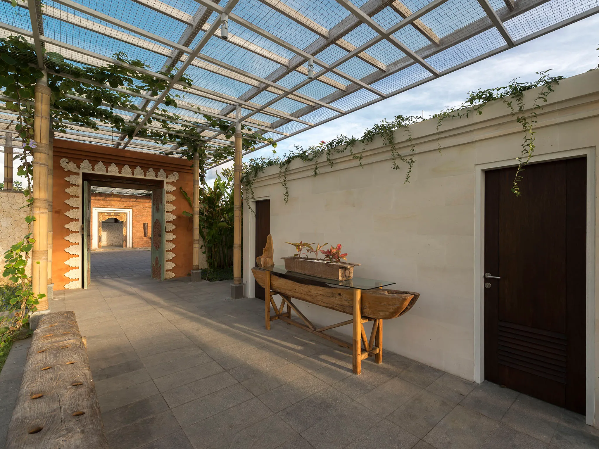 Pandawa Cliff Estate - The Pala - Entrance walkway