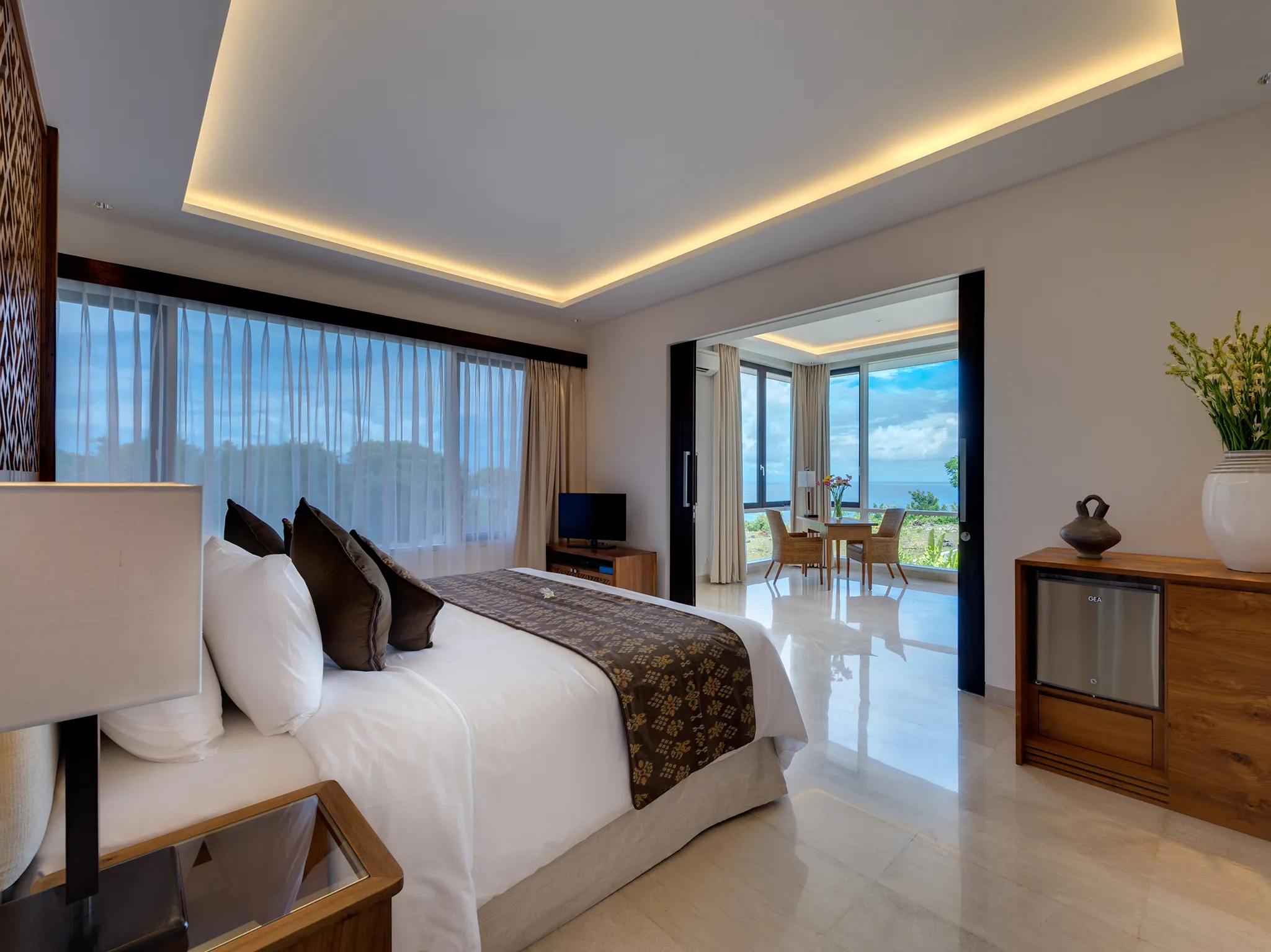 Pandawa Cliff Estate - The Pala - Downstairs king bedroom