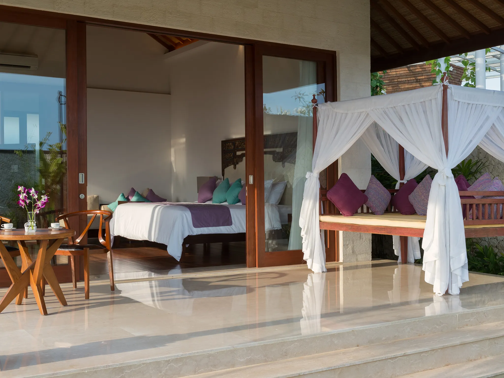 Pandawa Cliff Estate - Villa Marie - Master bedroom one bale
