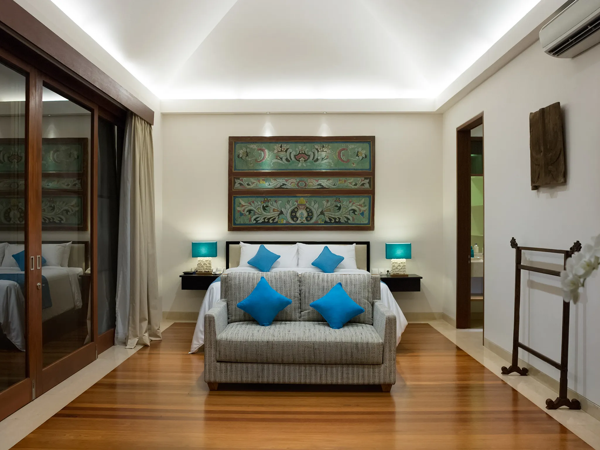 Pandawa Cliff Estate - Villa Marie - Master bedroom two at night