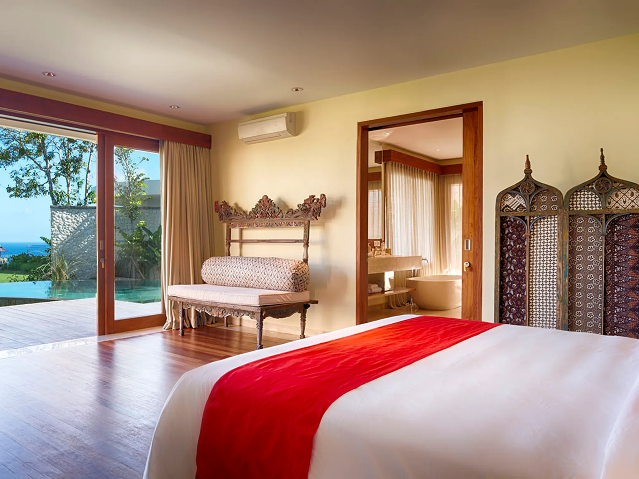 Pandawa Cliff Estate - Villa Markisa - Honeymoon suite decor