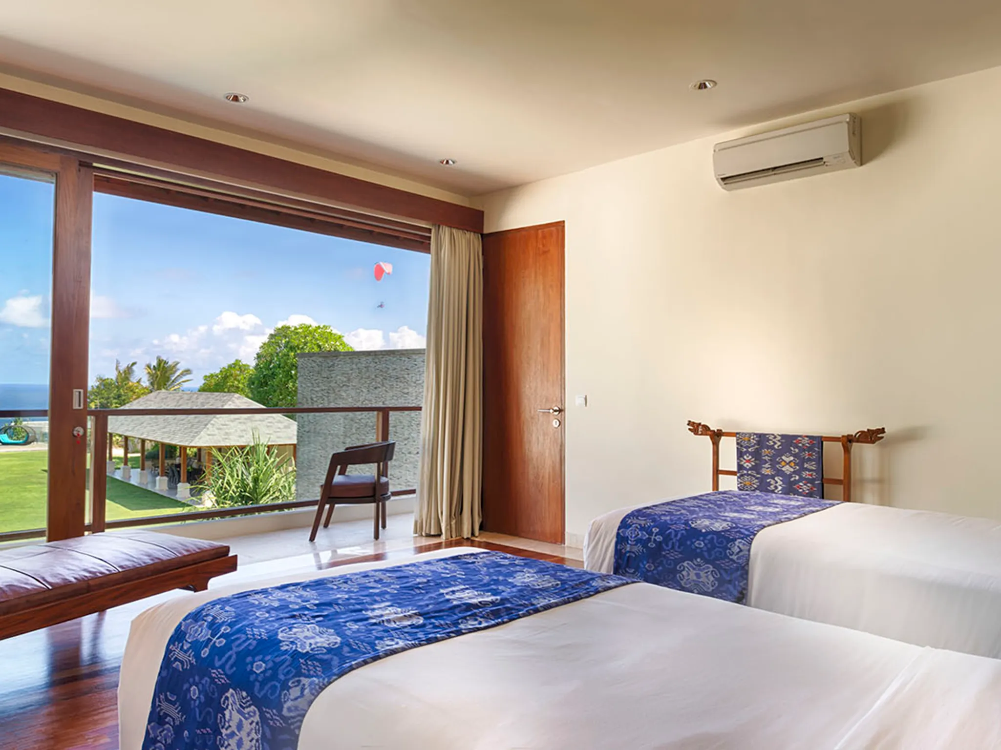 Pandawa Cliff Estate - Villa Markisa - Guest twin bedroom