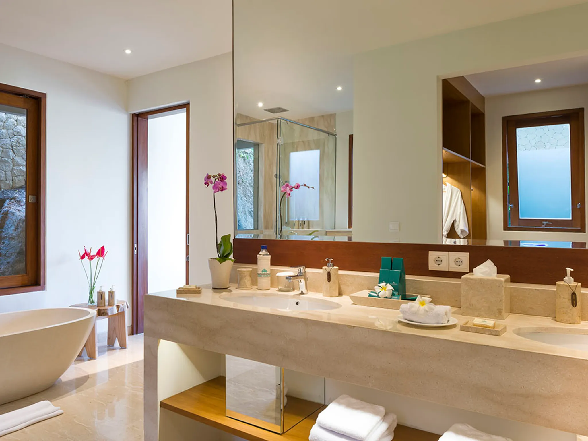 Pandawa Cliff Estate - Villa Markisa - Guest bedroom ensuite style
