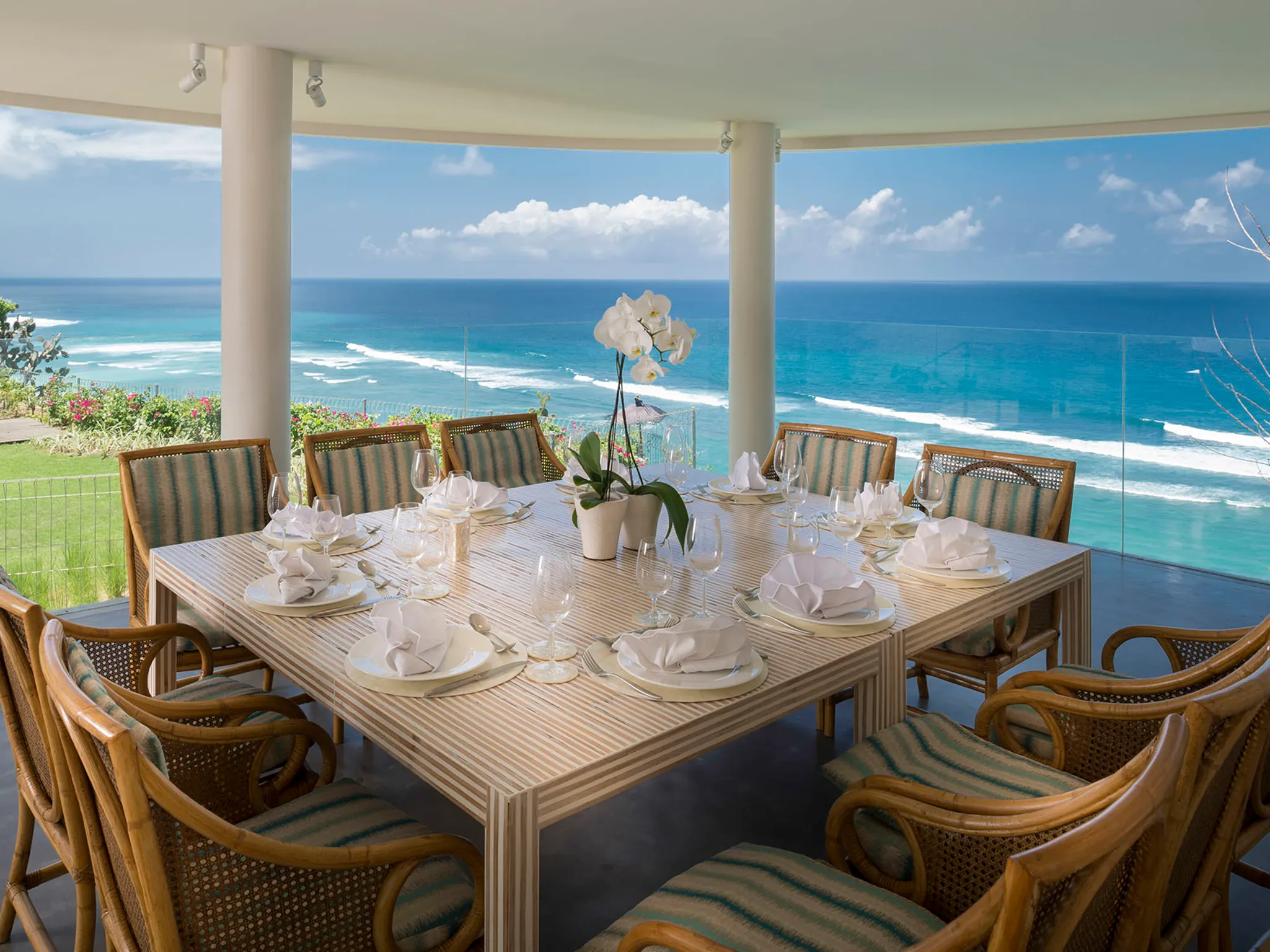 Pandawa Cliff Estate - Villa Markisa - Ultimate dining with a view
