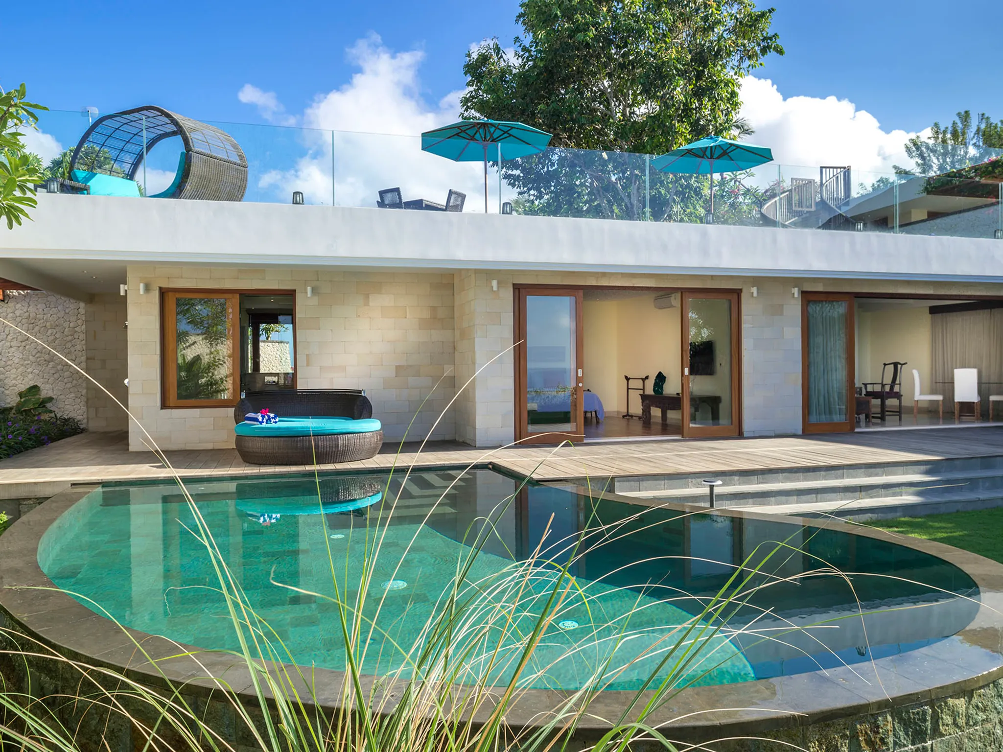 Pandawa Cliff Estate - Villa Markisa - Poolside at the Honeymoon suite