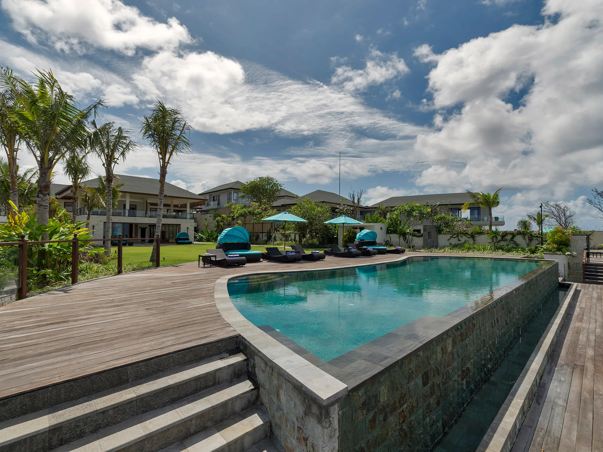Pandawa Cliff Estate - Villa Rose - Pool and villa