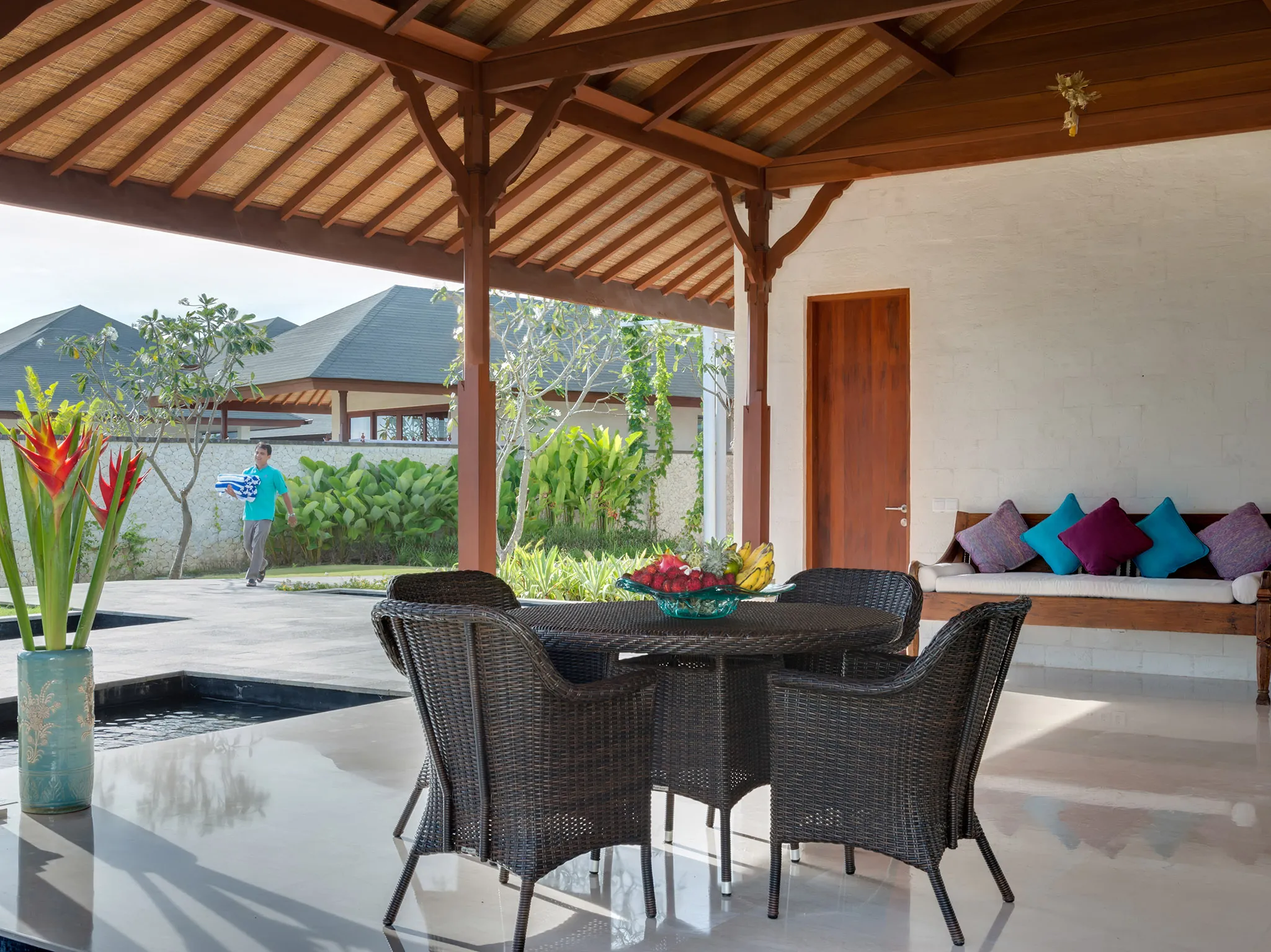 Pandawa Cliff Estate - Villa Rose - Open air seating