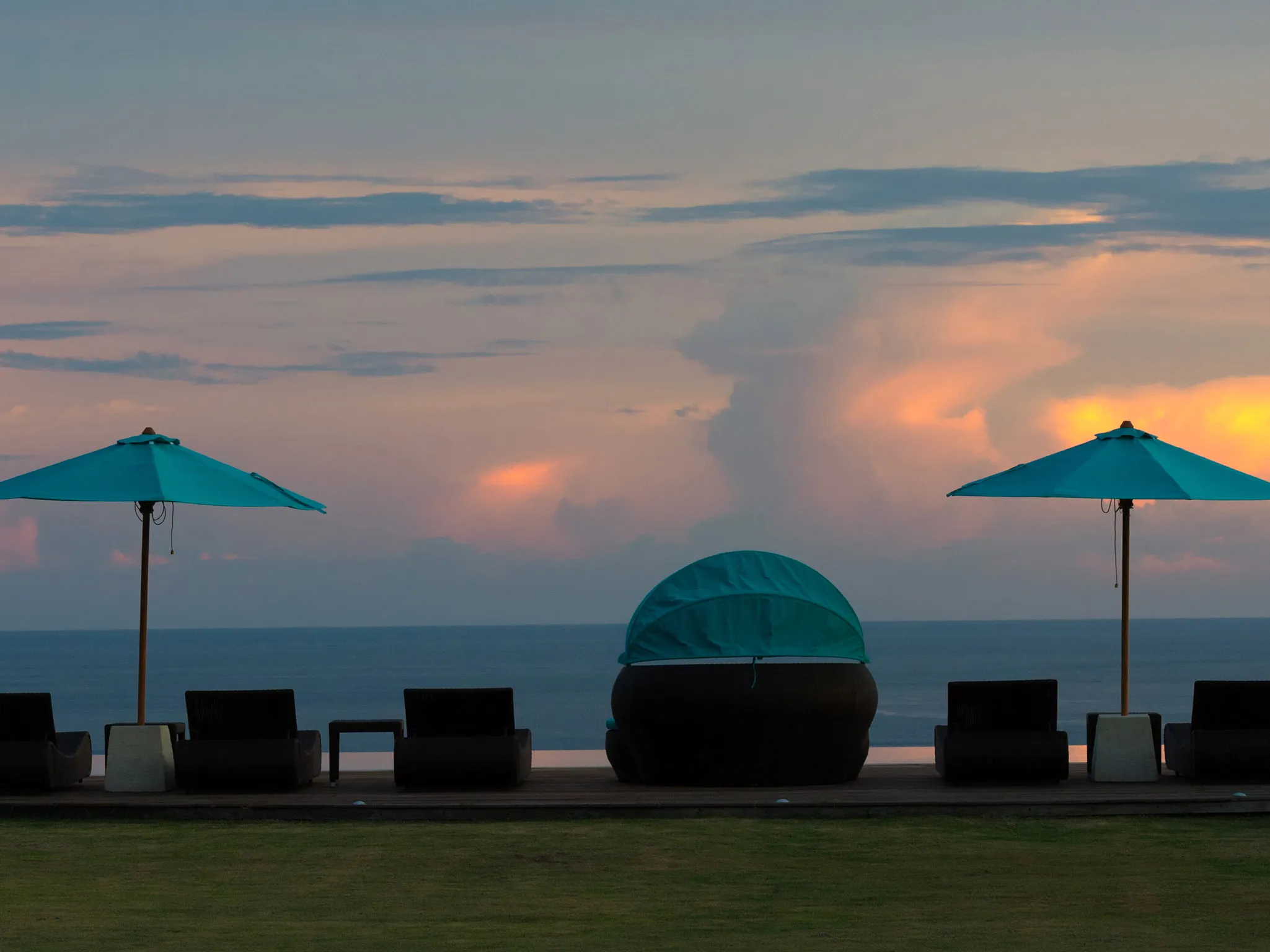 Pandawa Cliff Estate - Villa Rose - Sunset poolside