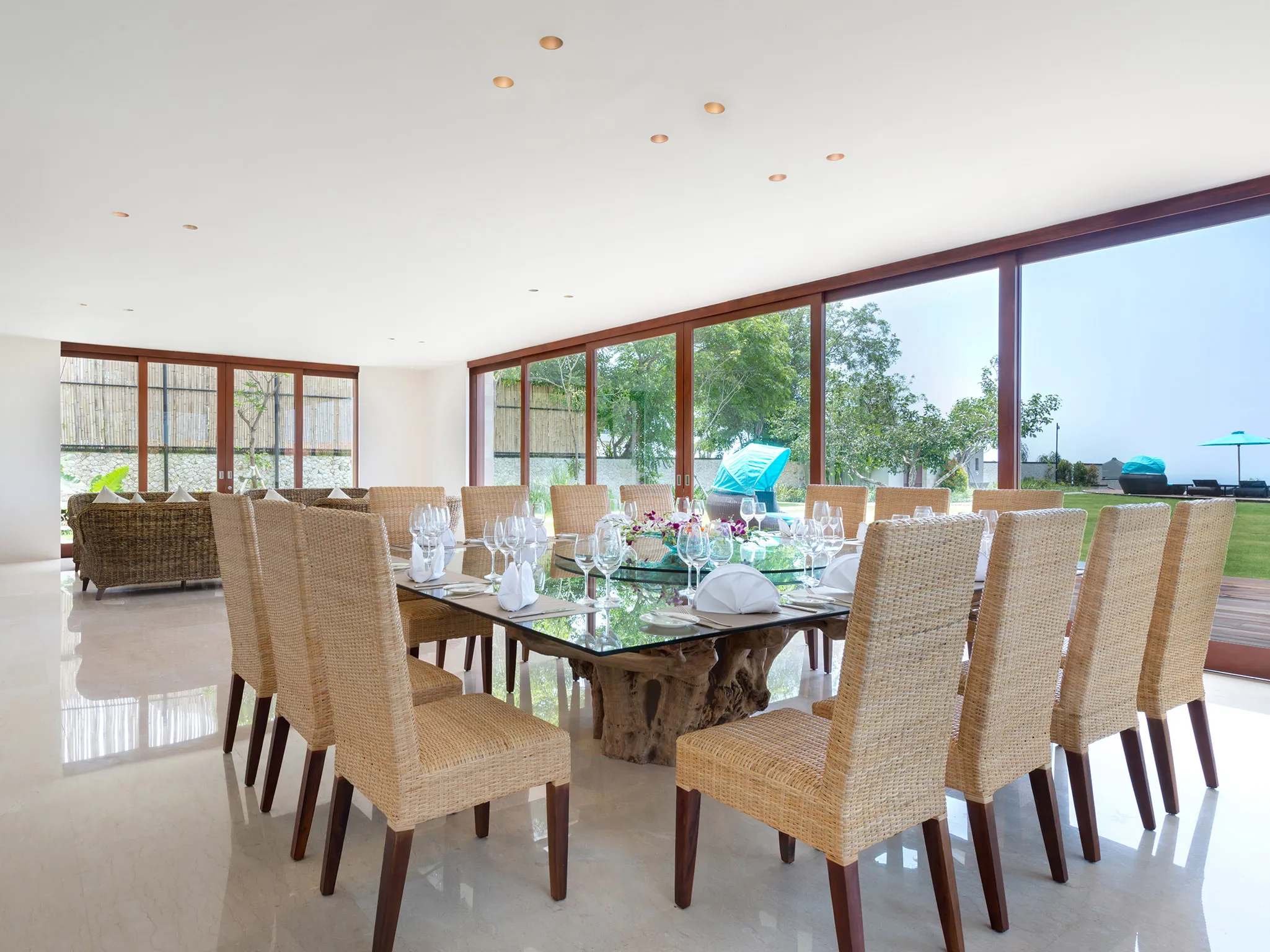 Pandawa Cliff Estate - Villa Rose - Dining area with view