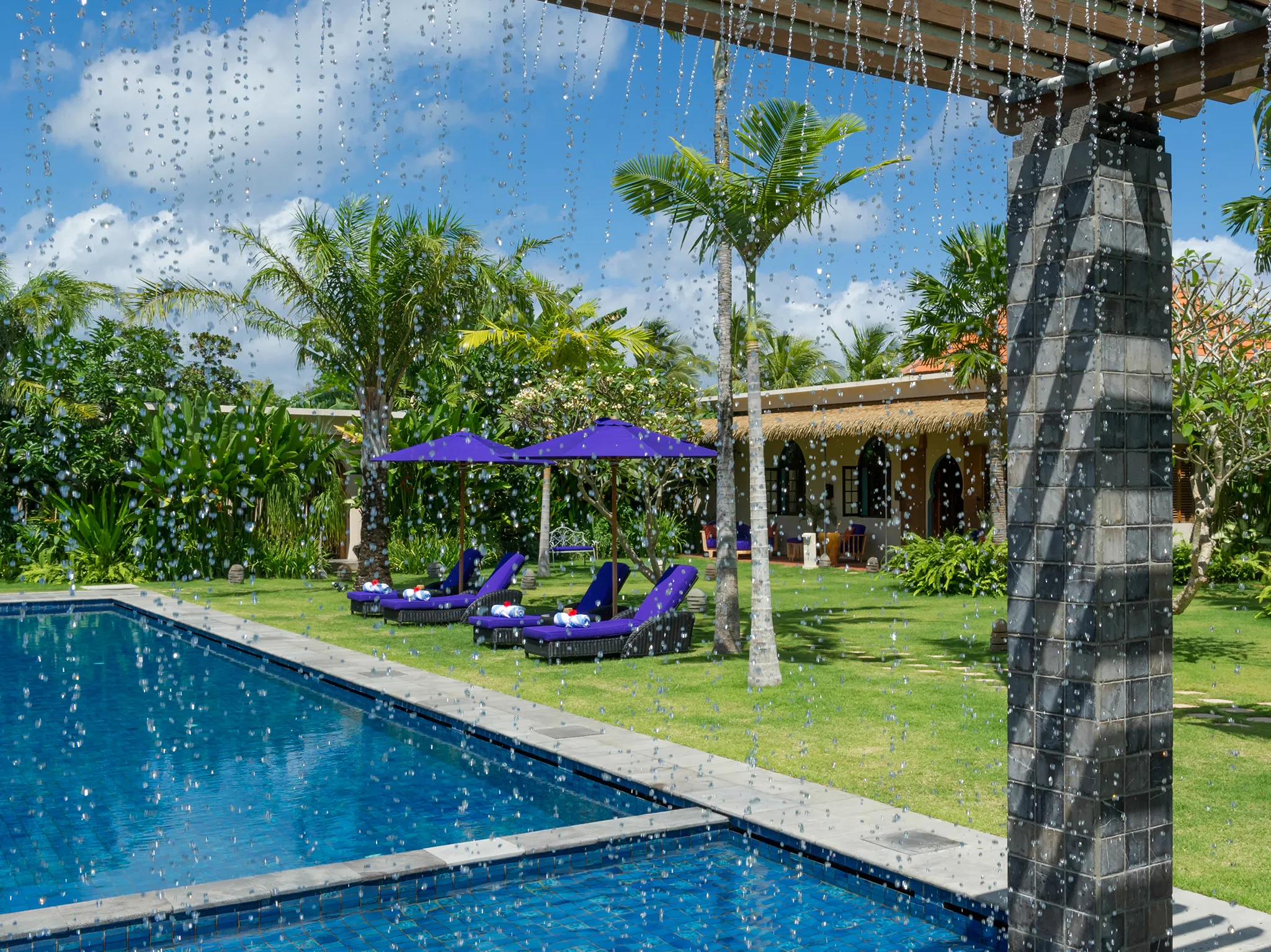 Villa Sayang d'Amour - Cascading pool waterfall