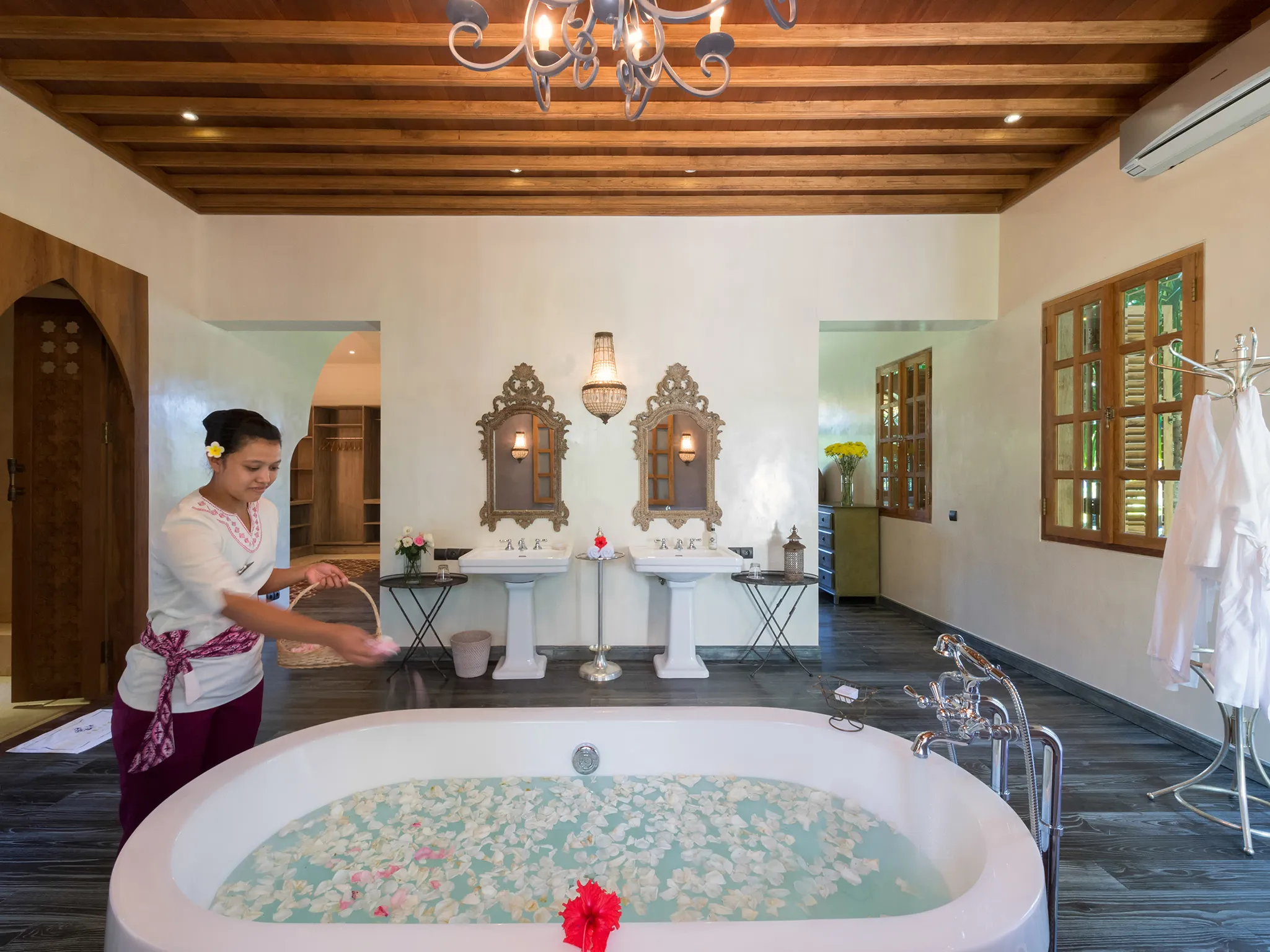 Villa Sayang d'Amour - French kiss bathroom