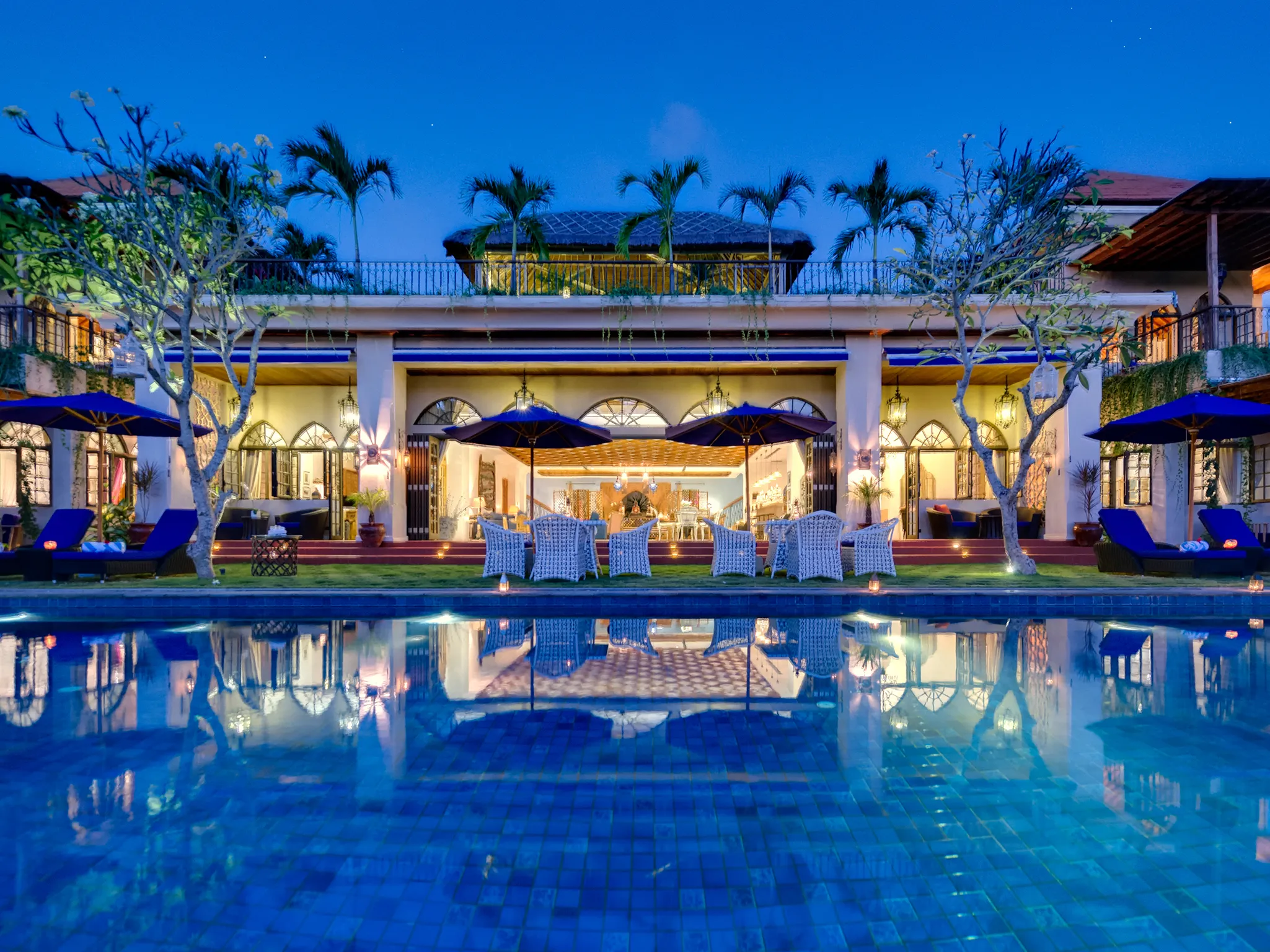 Villa Sayang d'Amour - Pool view at night