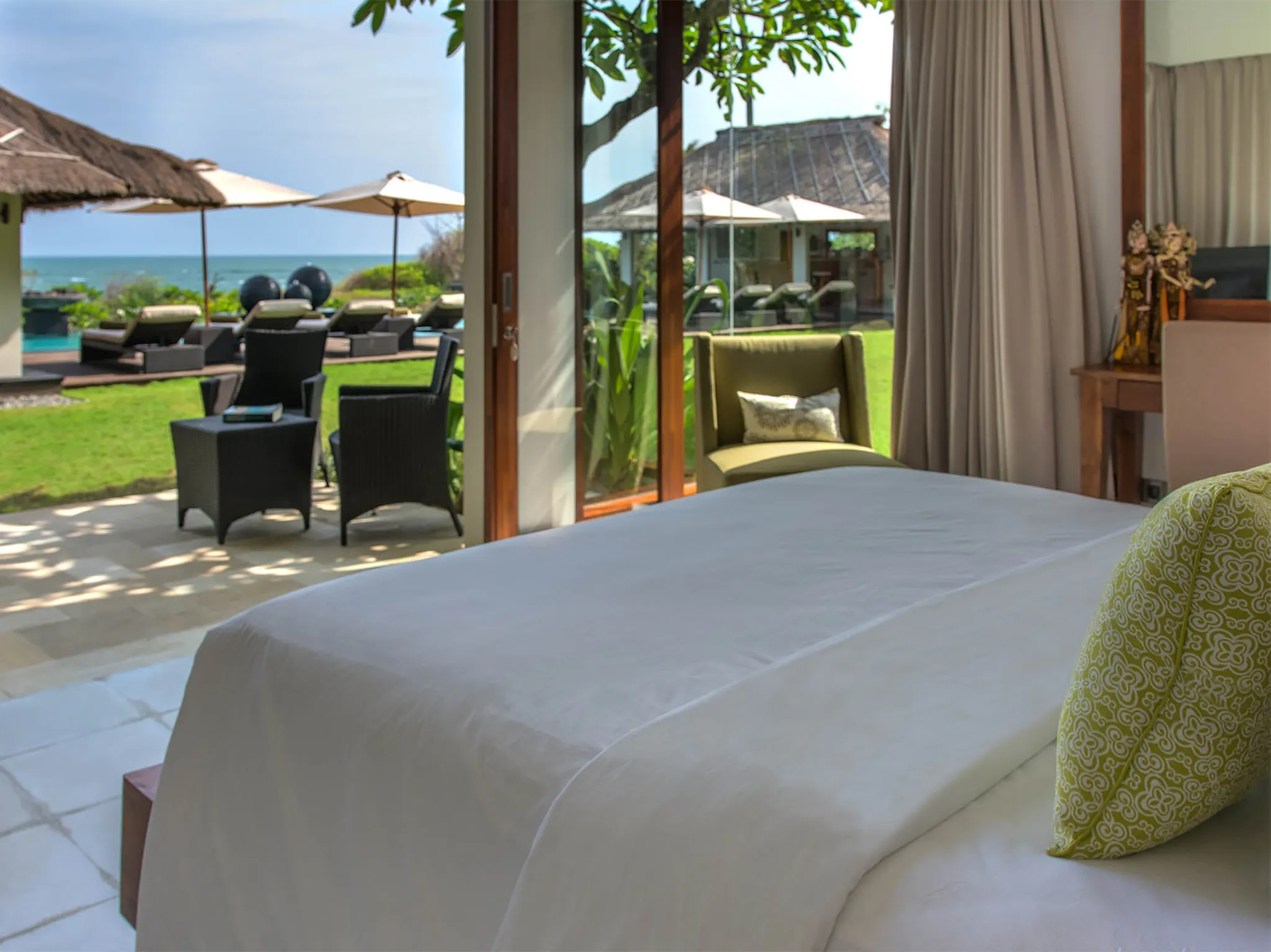 Seseh Beach Villa I - Guest bedroom one