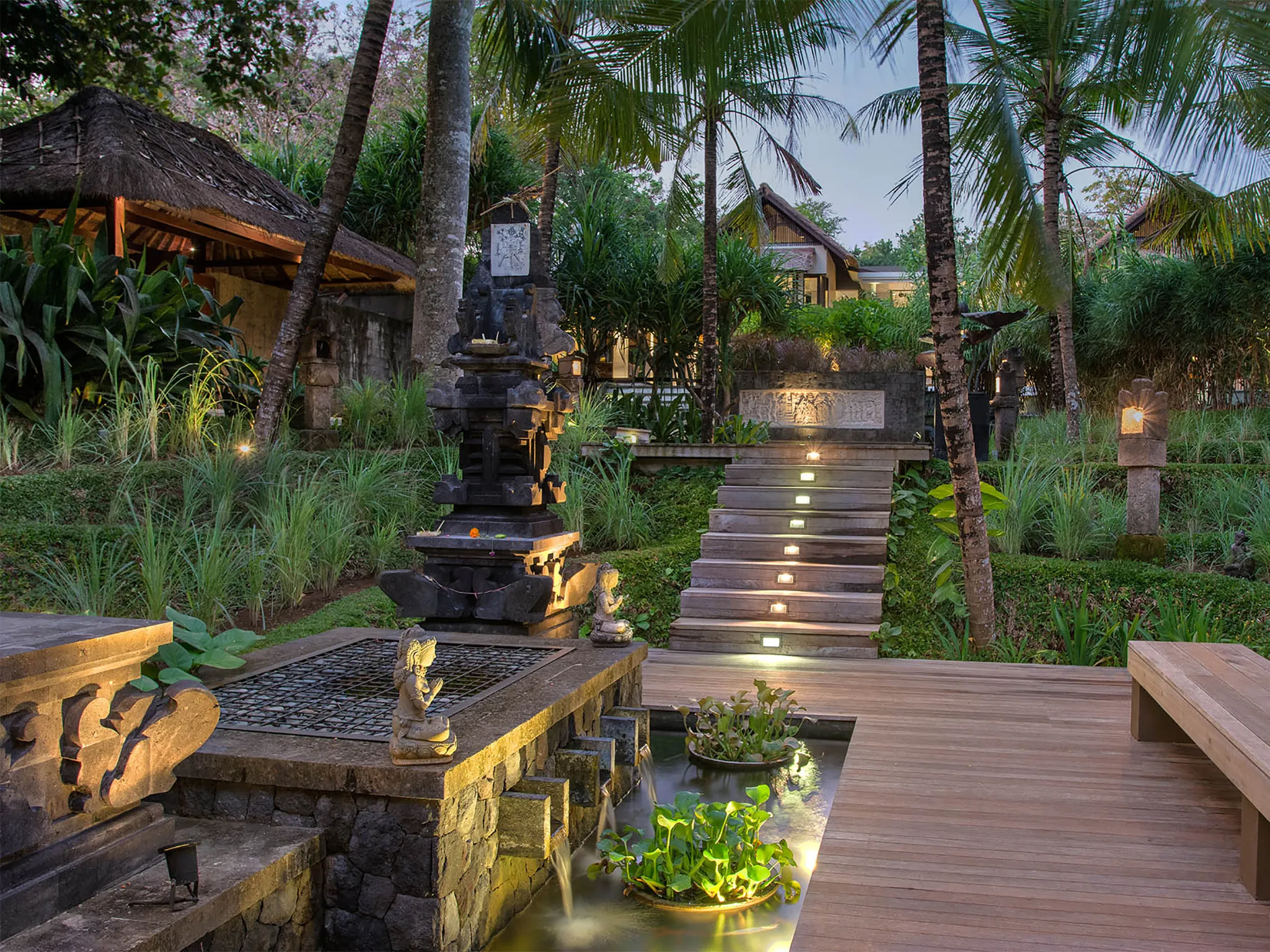 Seseh Beach Villa I - Walkway to Seseh Beach Villa II at night