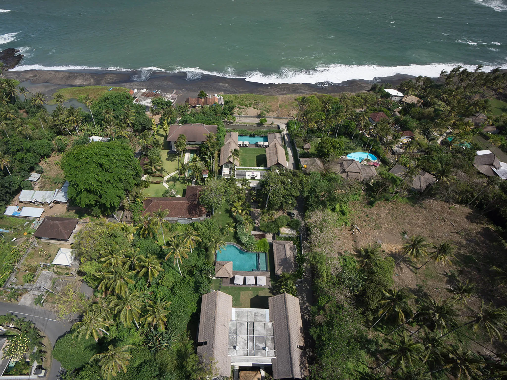 Seseh Beach Villas - Beachfront connecting villas and their surrounds