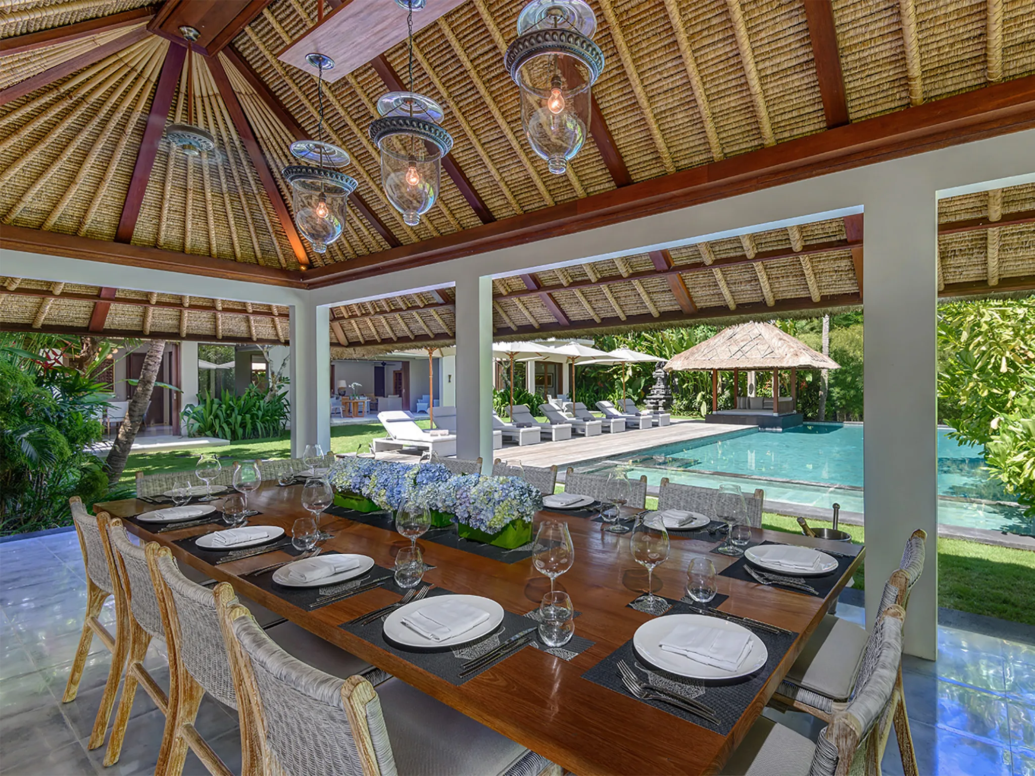 Seseh Beach Villa II - Dining area design