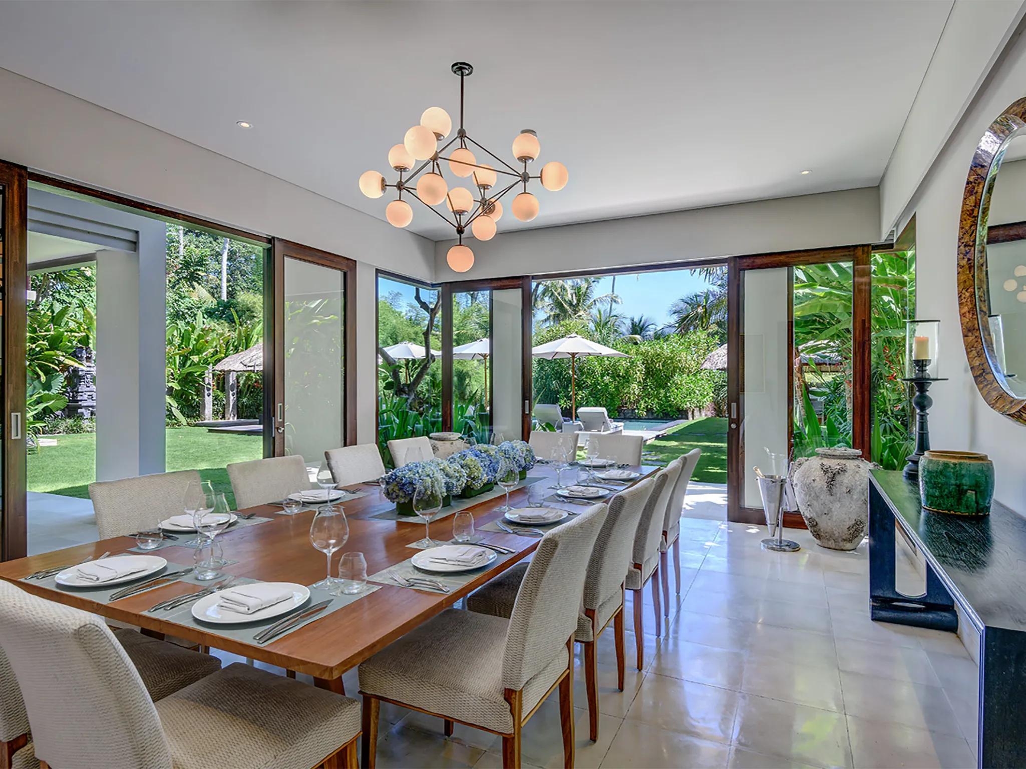 Seseh Beach Villa II - Dining area setting