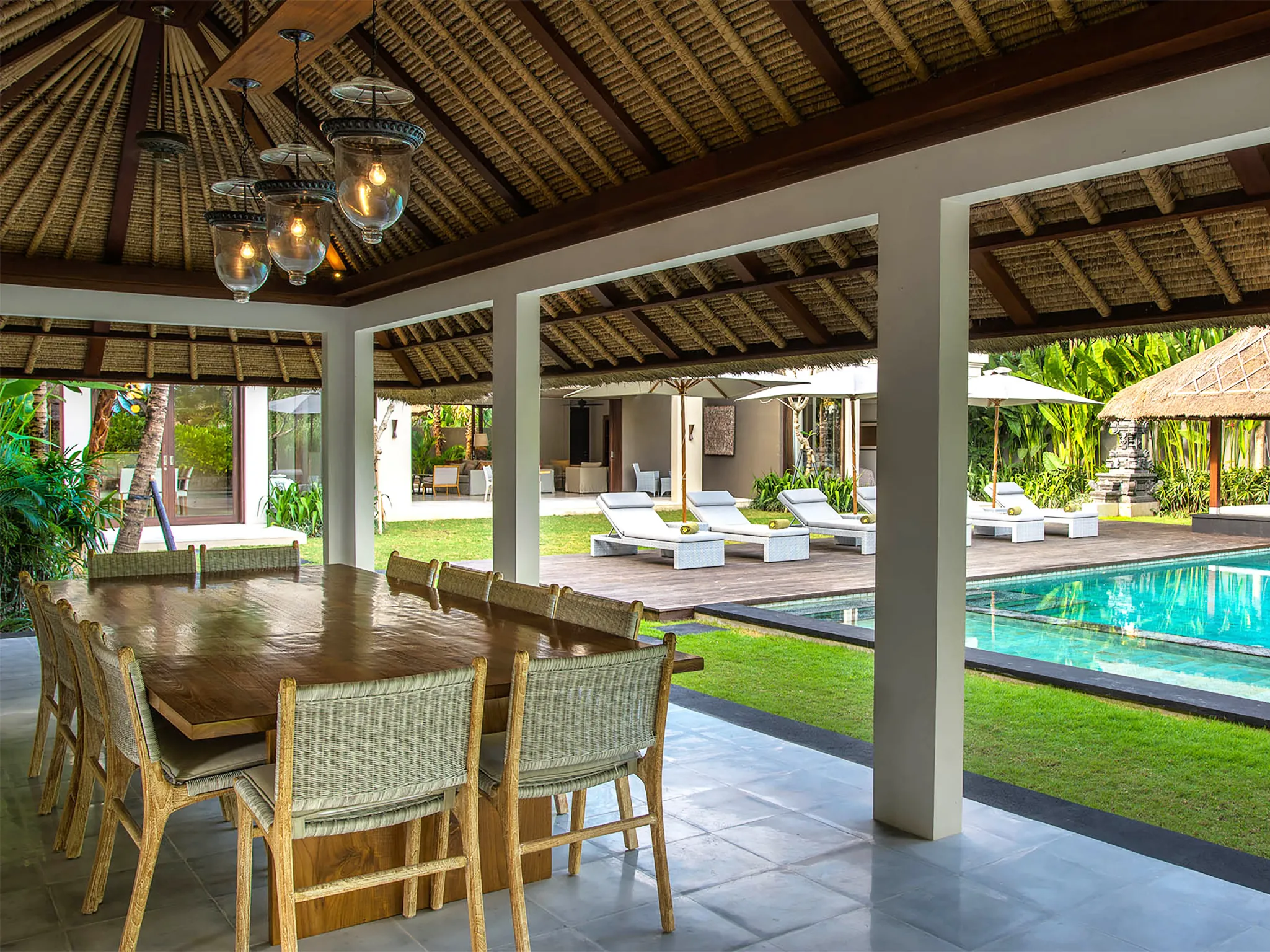 Seseh Beach Villa II - Outdoor living spaces