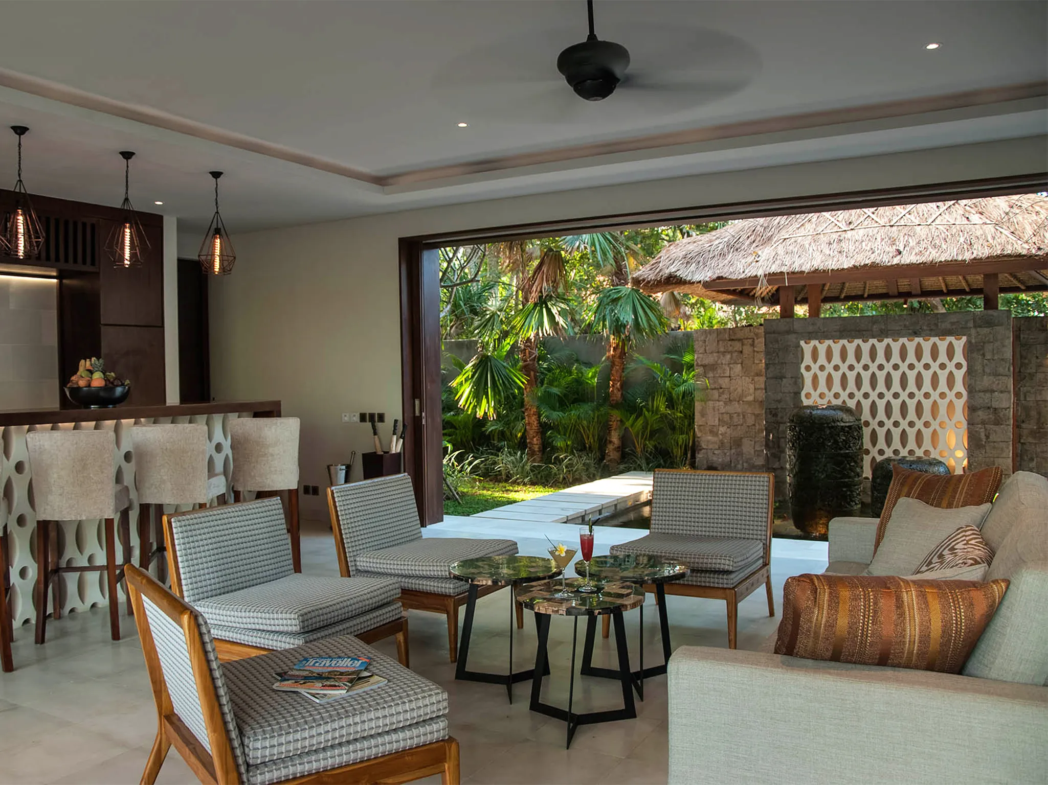 Seseh Beach Villa II - Living area and bar