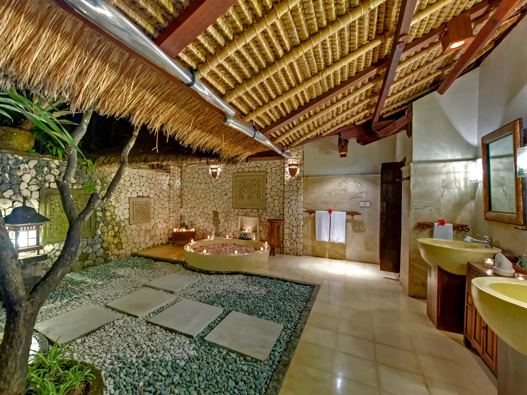 Villa Sungai Tinggi - Master bathroom at night