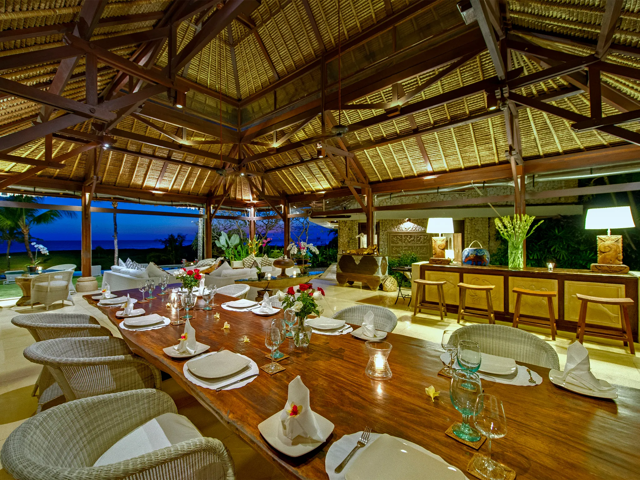 Villa Sungai Tinggi - Dining room at night