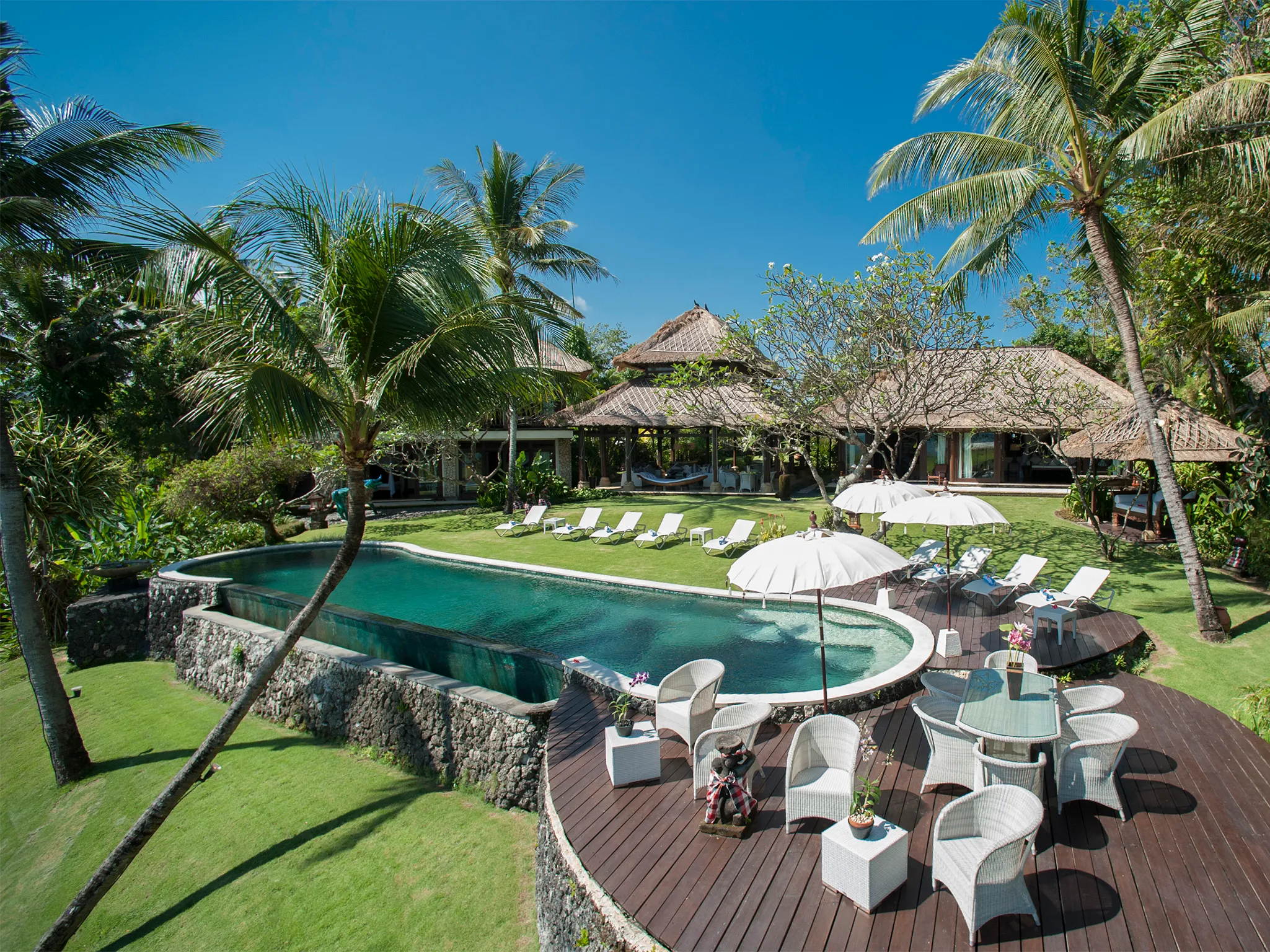 Villa Sungai Tinggi - Poolside