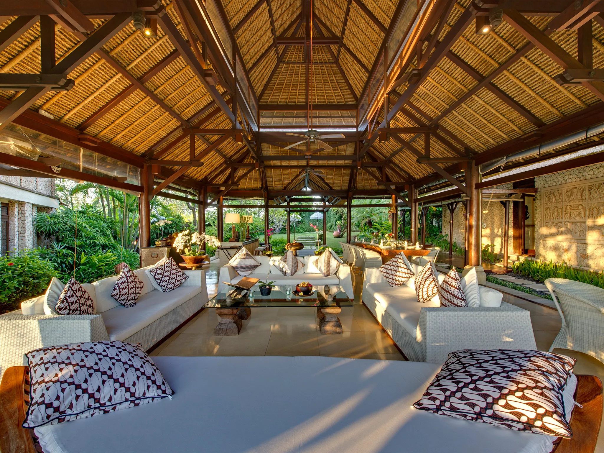 Villa Sungai Tinggi - Living area looking towards entrance